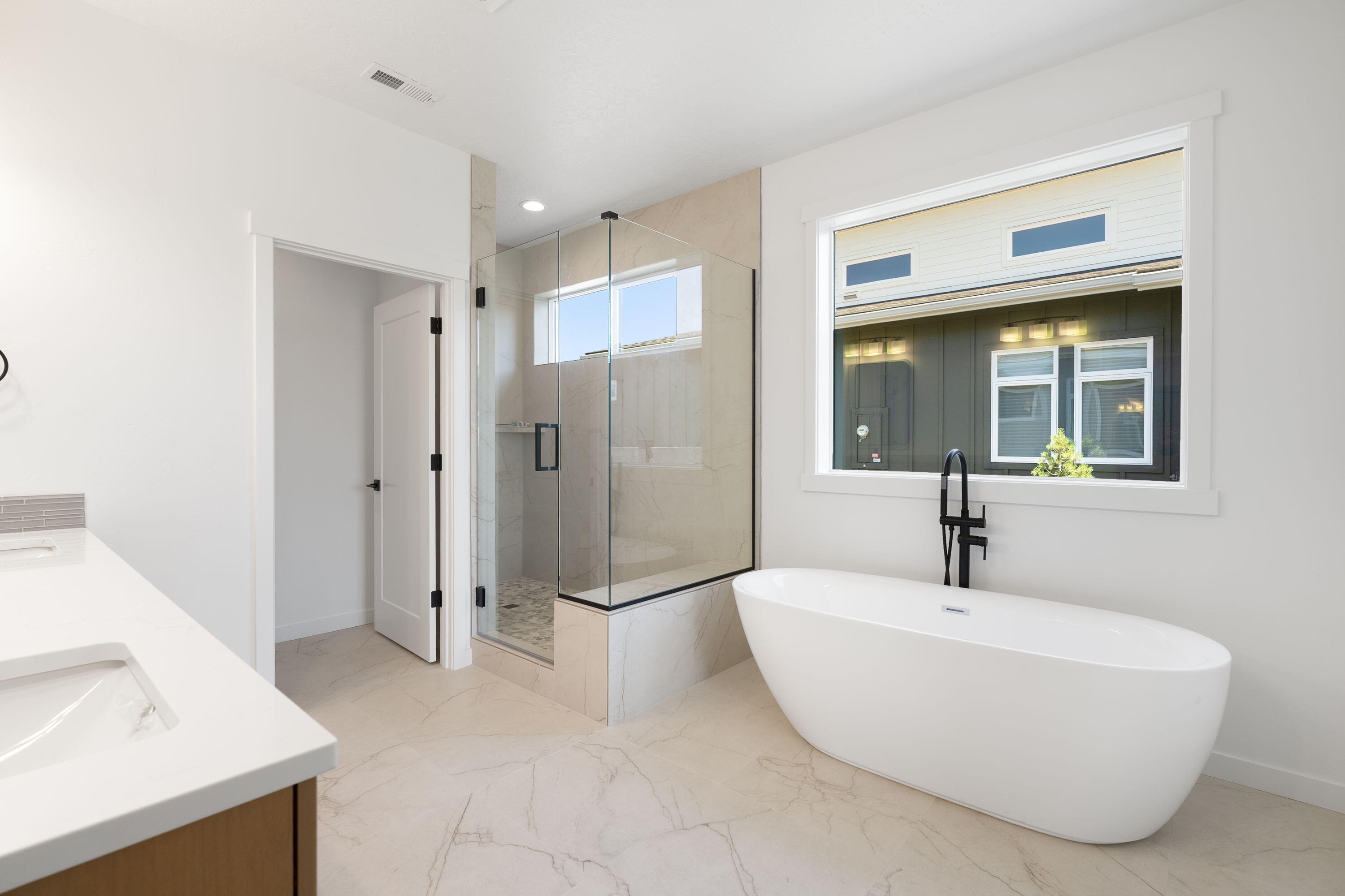 Sisters, Oregon, 97759, United States, 3 Bedrooms Bedrooms, ,3 BathroomsBathrooms,Residential,For Sale,1766266