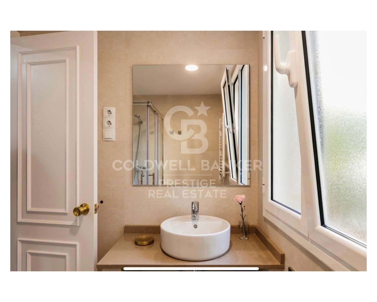 Barcelona, Catalonia, ES, 4 Bedrooms Bedrooms, ,2 BathroomsBathrooms,Residential,For Sale,1752141