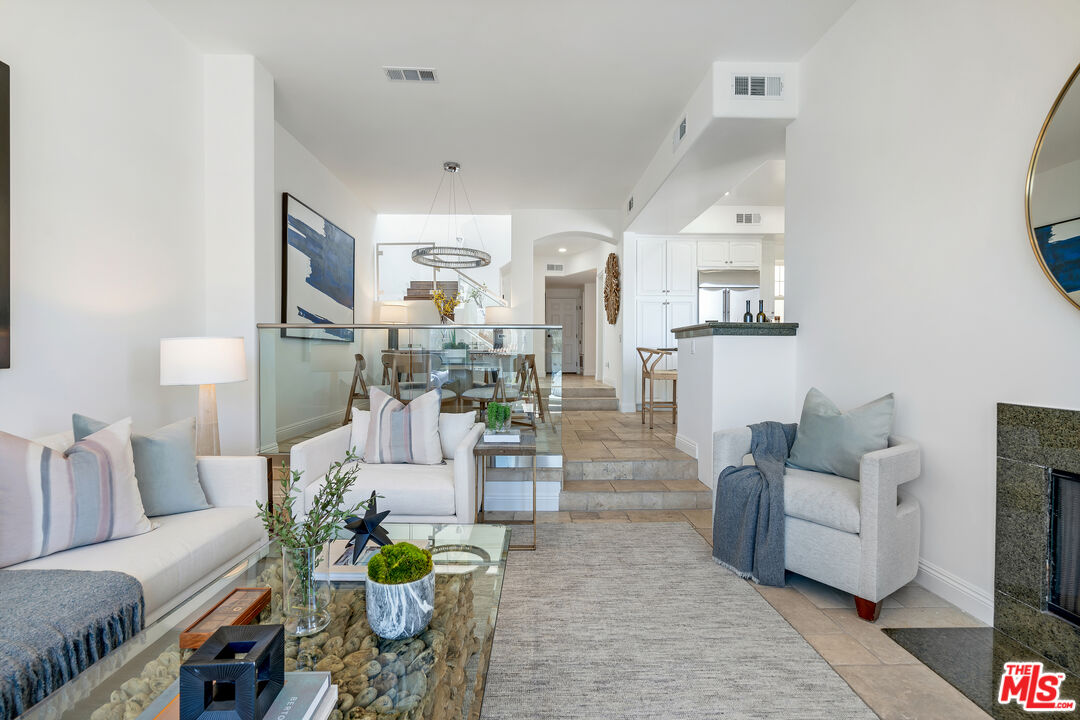 Malibu, California, 90265, United States, 2 Bedrooms Bedrooms, ,3 BathroomsBathrooms,Residential,For Sale,1902662