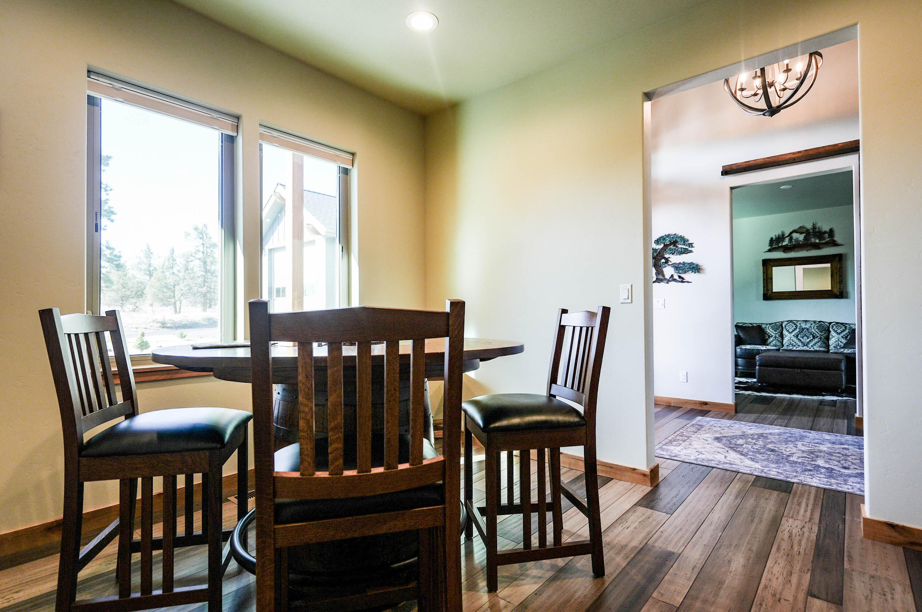 Klamath Falls, Oregon, 97601, United States, 3 Bedrooms Bedrooms, ,4 BathroomsBathrooms,Residential,For Sale,1940970