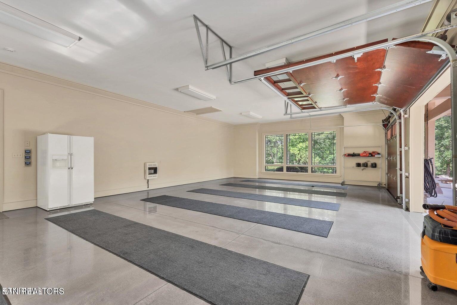 Louisville, Tennessee, 37777, United States, 3 Bedrooms Bedrooms, ,4 BathroomsBathrooms,Residential,For Sale,1995575