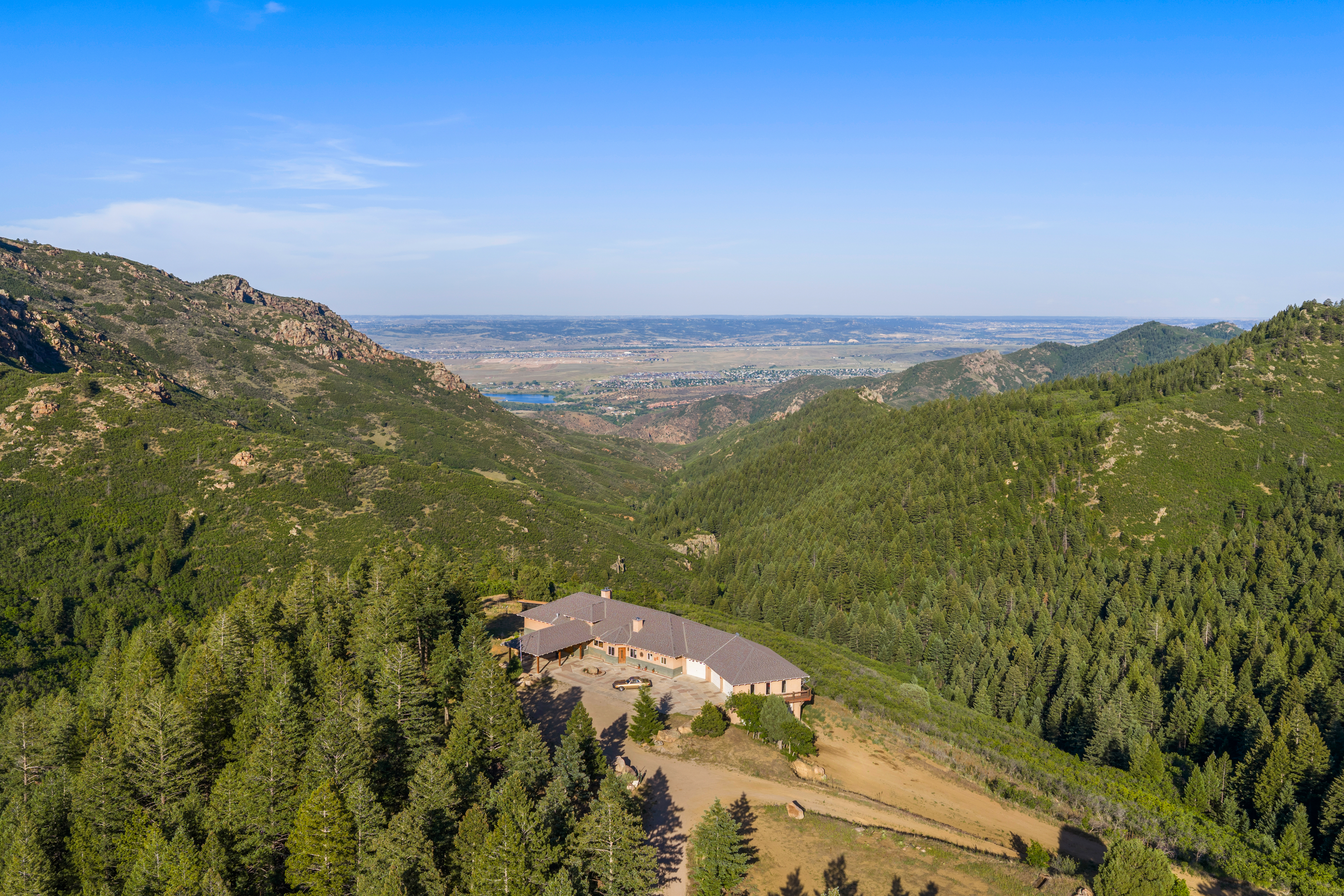  Rare 40-Acre Mountain Retreat with Panoramic Views & 11 Garages - 物件實景