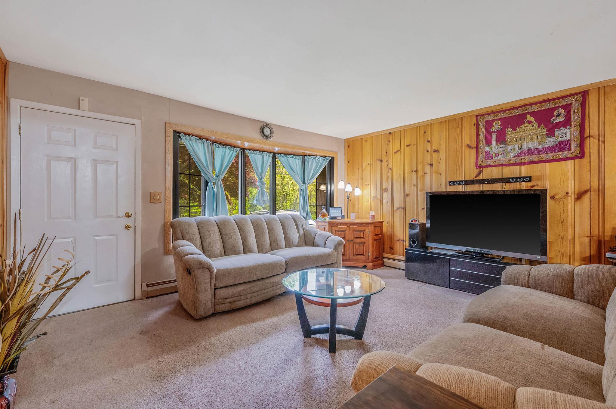 Centereach, New York, 11720, United States, 3 Bedrooms Bedrooms, ,3 BathroomsBathrooms,Residential,For Sale,1821298