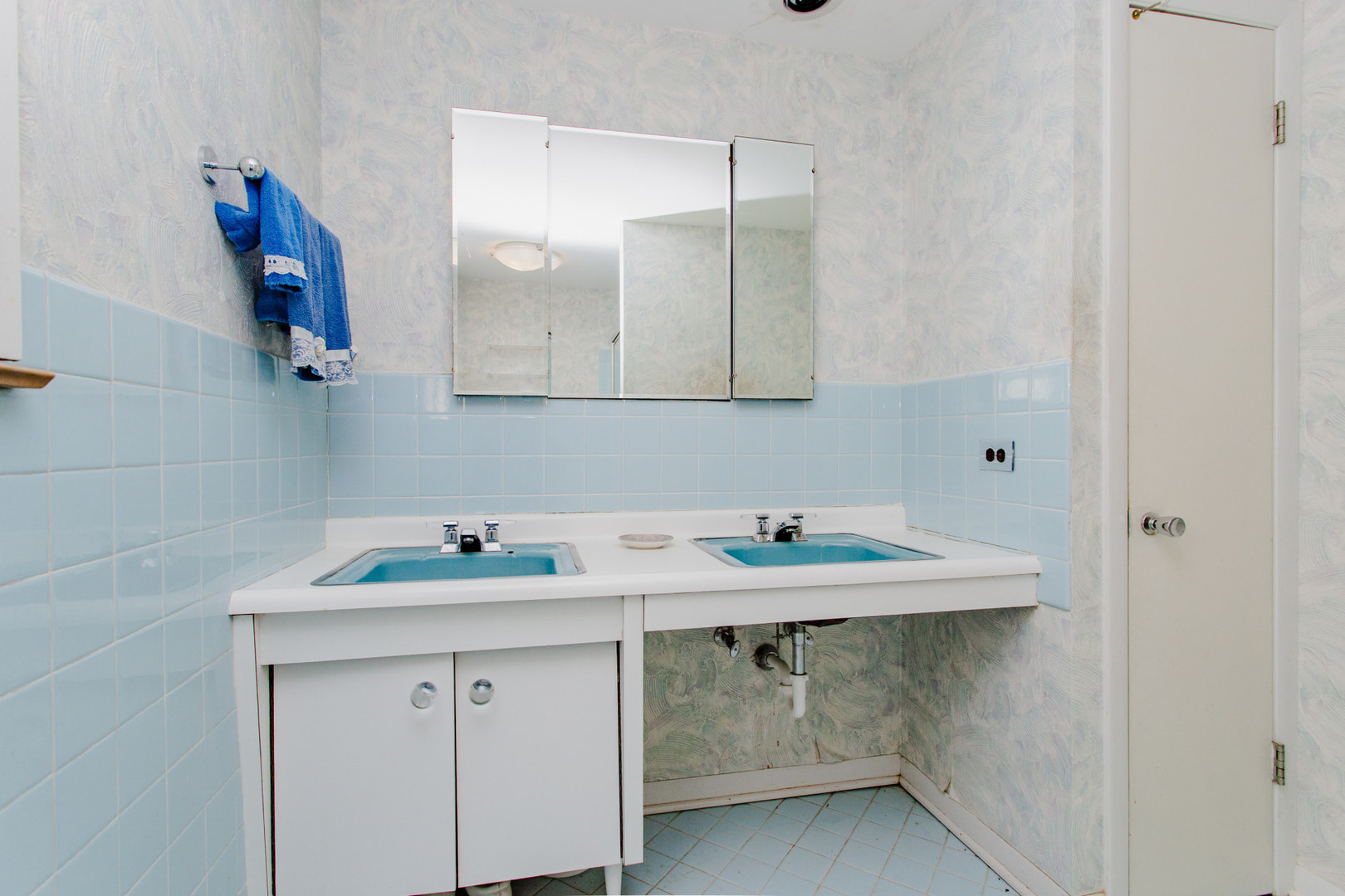 Wilmette, Illinois, 60091, United States, 3 Bedrooms Bedrooms, ,3 BathroomsBathrooms,Residential,For Sale,2013016