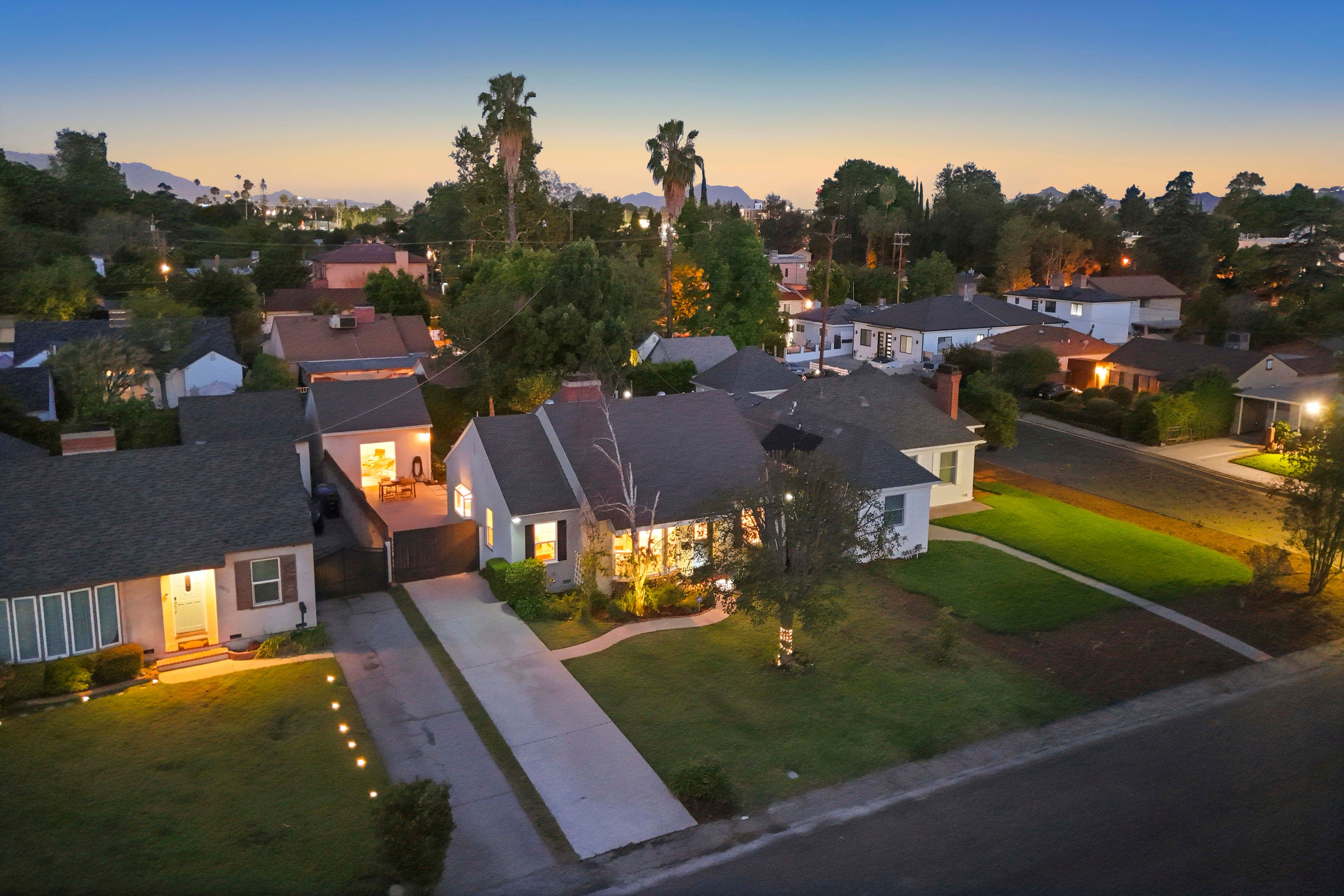  6506 Colbath Avenue - 物件實景