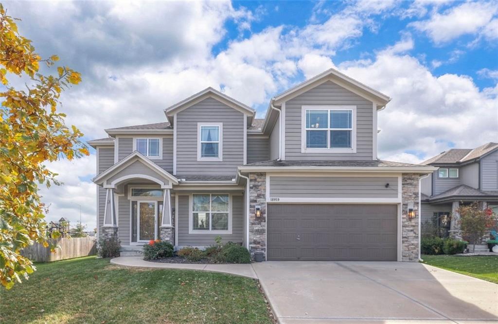 Olathe, Kansas, 66062, United States, 4 Bedrooms Bedrooms, ,4 BathroomsBathrooms,Residential,For Sale,1992047