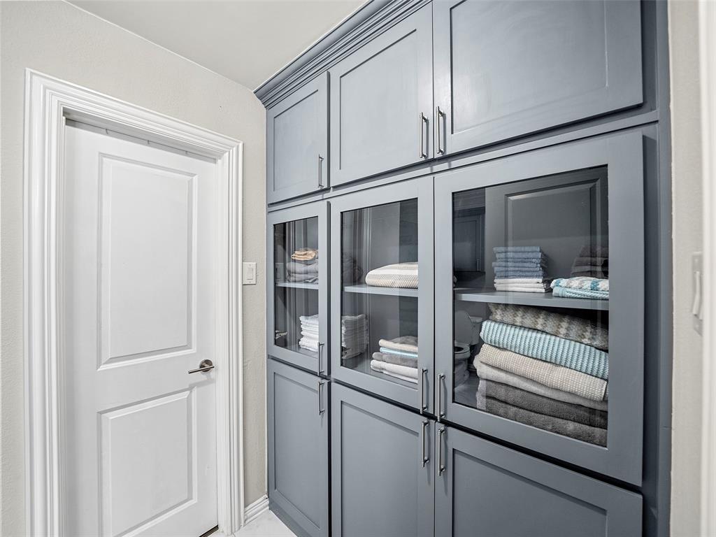 Dallas, Texas, 75229, United States, 3 Bedrooms Bedrooms, ,3 BathroomsBathrooms,Residential,For Sale,1912559