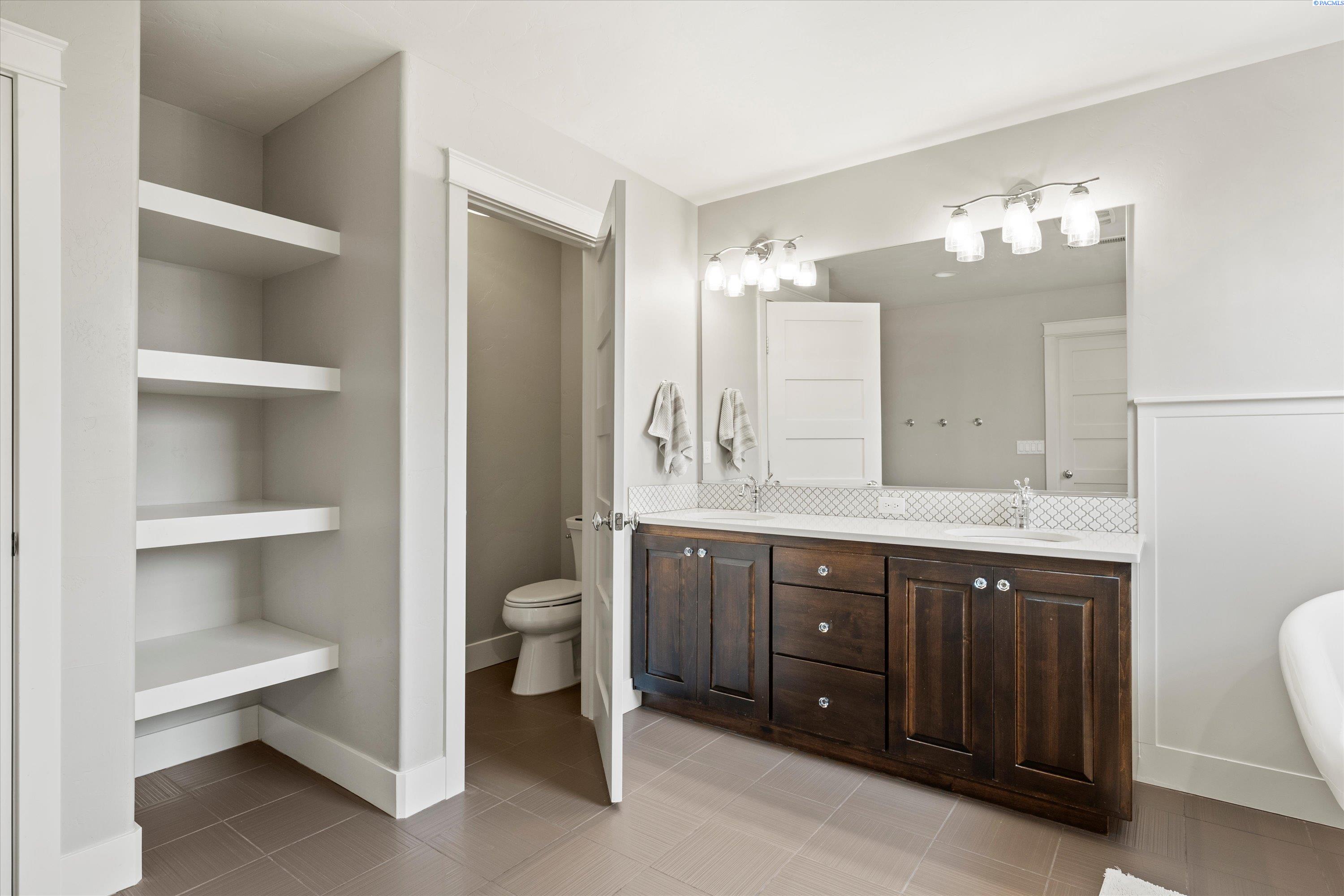 Richland, Washington, 99352, United States, 5 Bedrooms Bedrooms, ,3 BathroomsBathrooms,Residential,For Sale,1987518