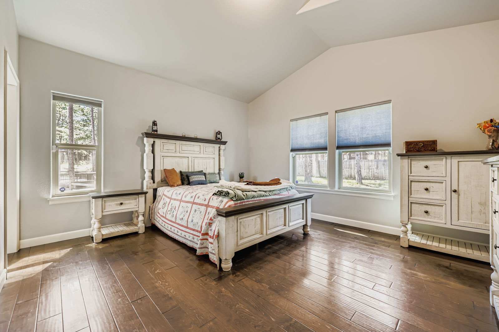 Woodland Park, Colorado, 80863, United States, 3 Bedrooms Bedrooms, ,2 BathroomsBathrooms,Residential,For Sale,1908938