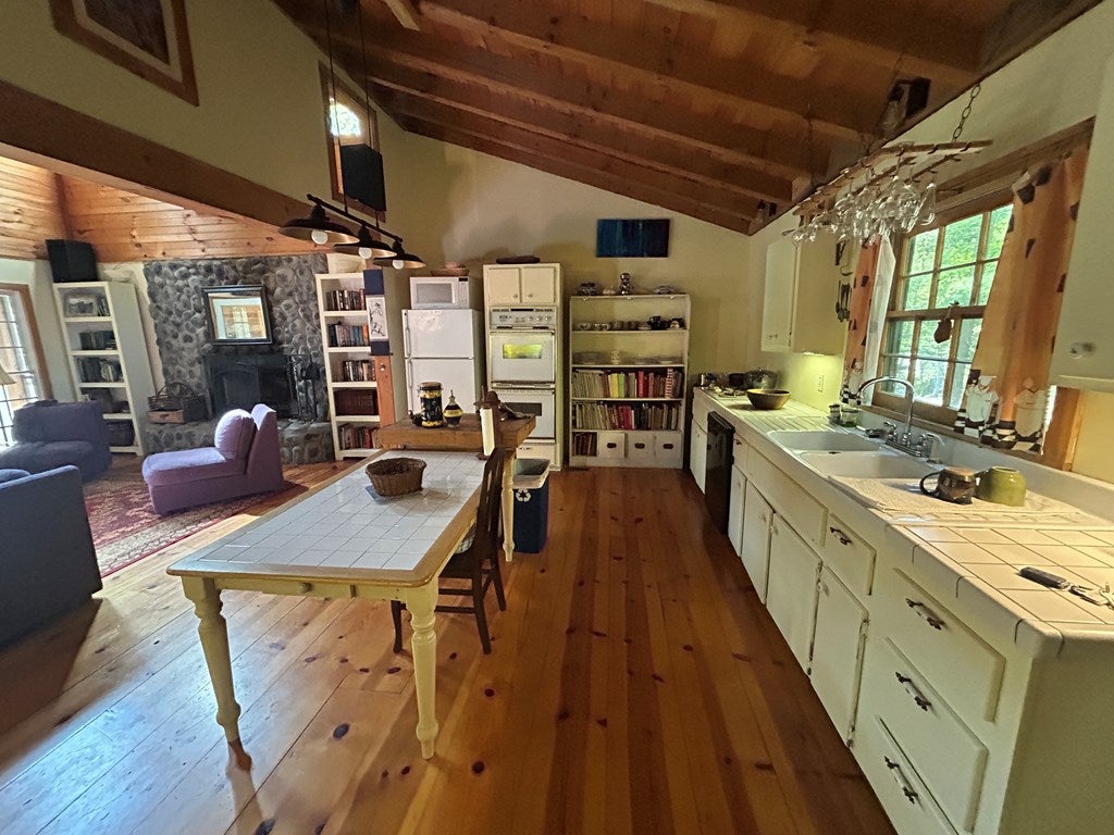 Blue Ridge, Georgia, 30513, United States, 3 Bedrooms Bedrooms, ,3 BathroomsBathrooms,Residential,For Sale,1954403