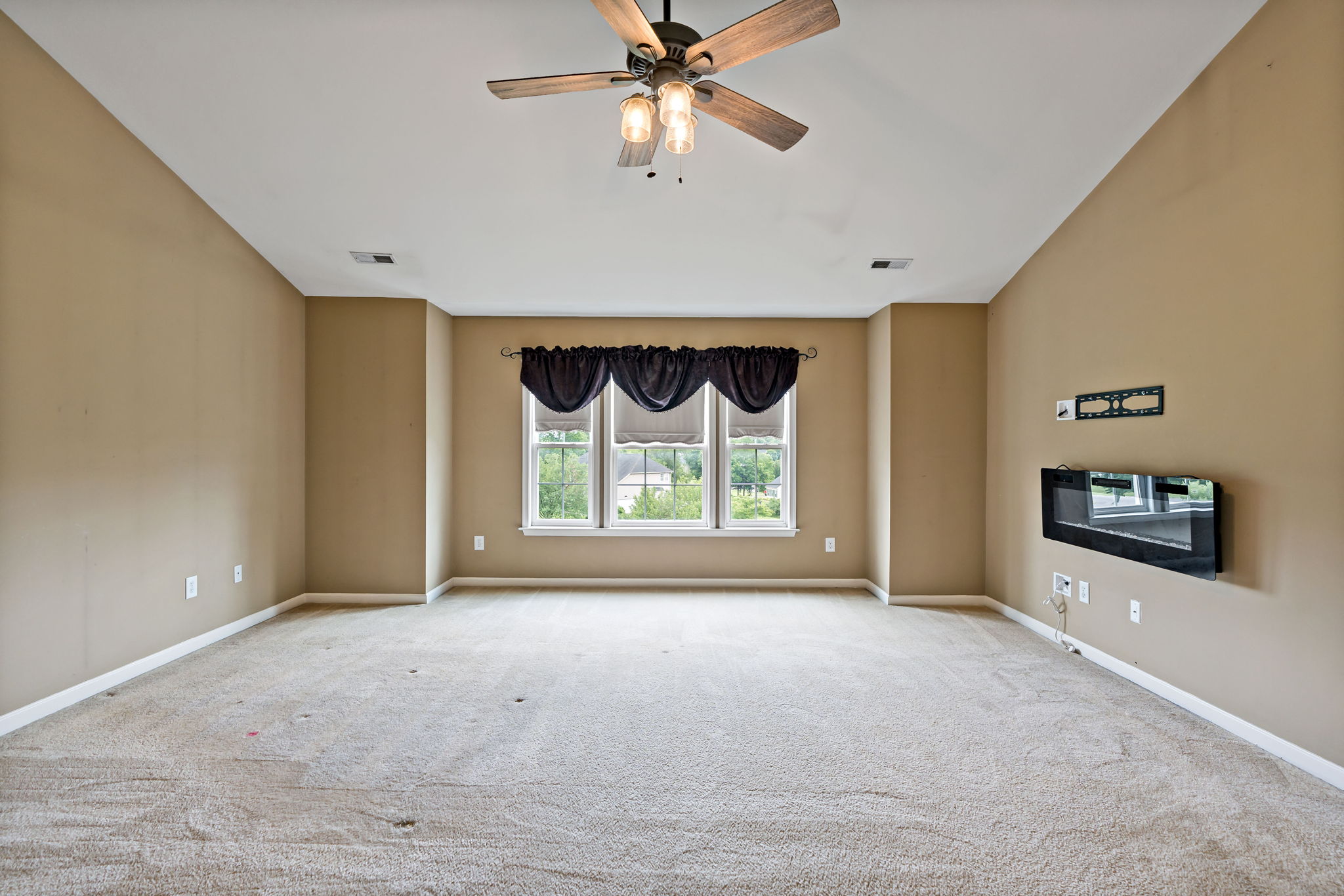 Martinsburg, West Virginia, 25403, United States, 4 Bedrooms Bedrooms, ,Residential,For Sale,1873550