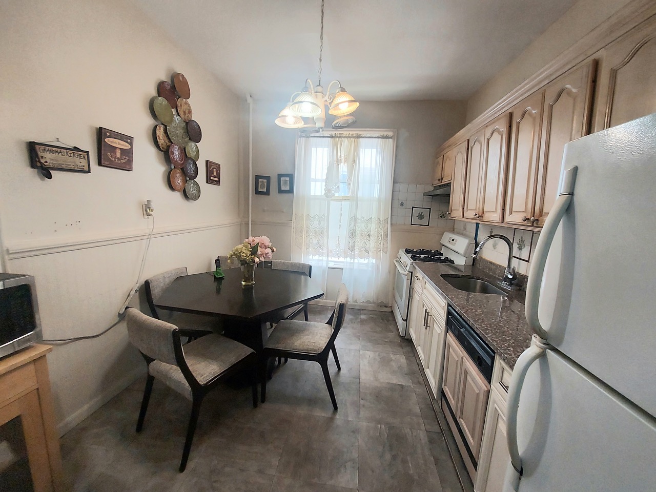 Brooklyn, New York, 11212, United States, 6 Bedrooms Bedrooms, ,2 BathroomsBathrooms,Residential,For Sale,1899398