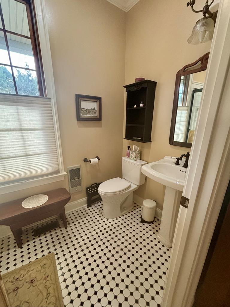 Onancock, Virginia, 23417, United States, 3 Bedrooms Bedrooms, ,2 BathroomsBathrooms,Residential,For Sale,1989733