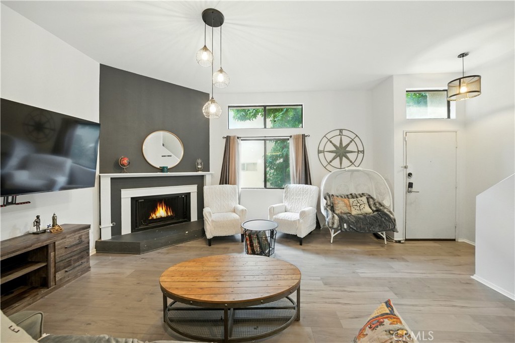 Van Nuys, California, 91405, United States, 3 Bedrooms Bedrooms, ,2 BathroomsBathrooms,Residential,For Sale,1979582