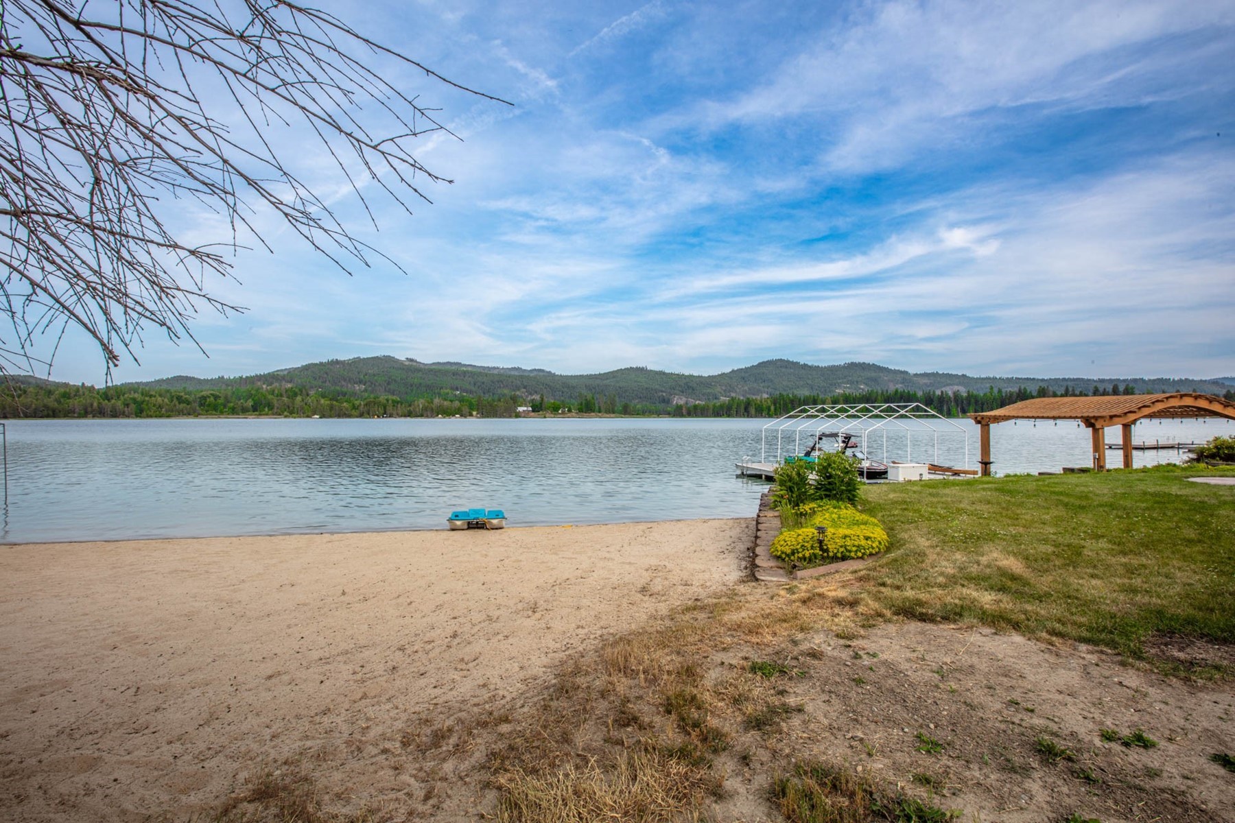  Renovated Waterfront Retreat with Private Dock & Guest Barn - 物件實景