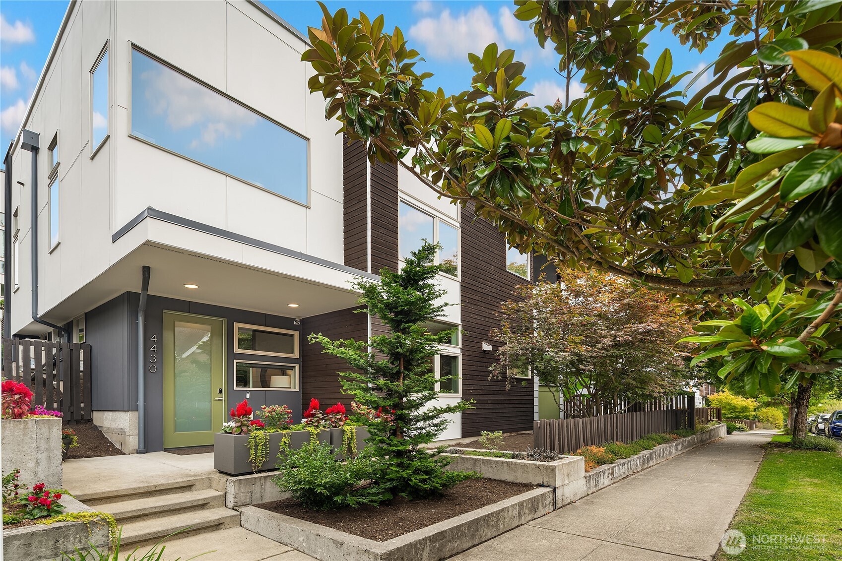 Seattle, Washington, 98108, United States, 3 Bedrooms Bedrooms, ,3 BathroomsBathrooms,Residential,For Sale,1947115