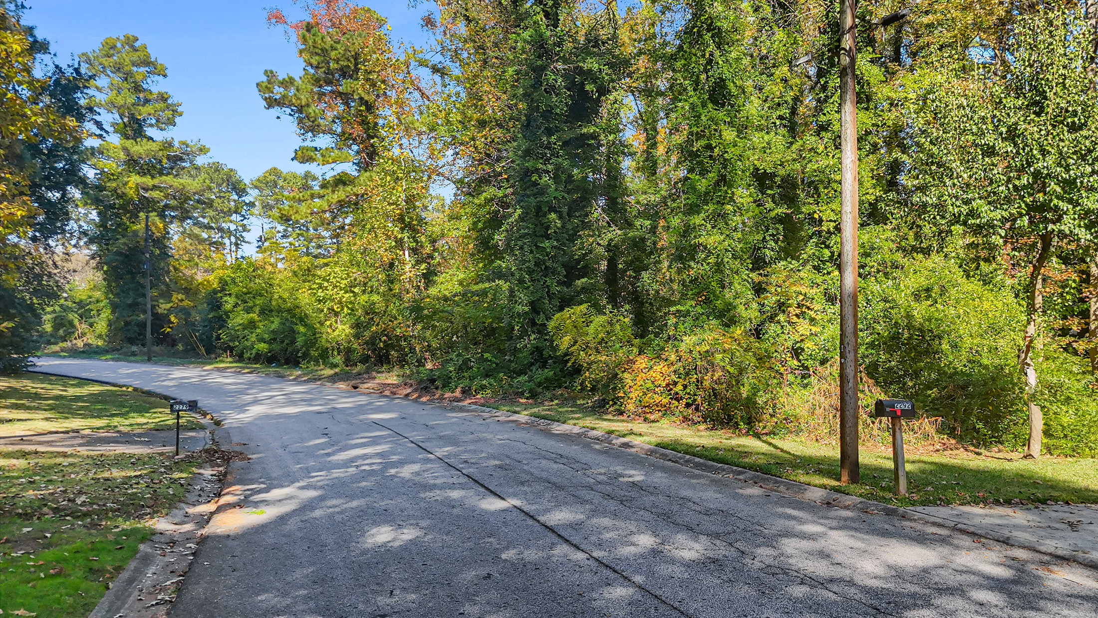  Ideal Lot for Custom Home Surrounded by Mature Trees and Lush Landscaping - 物件實景