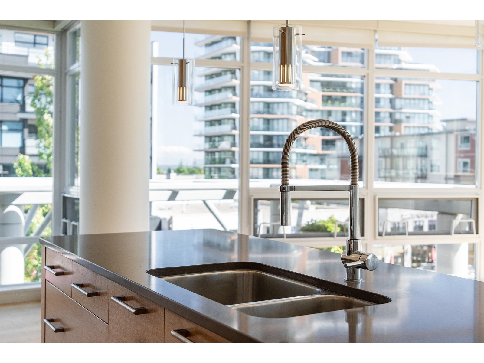 WHITE ROCK, British Columbia, V4B 0A2, CA, 2 Bedrooms Bedrooms, ,2 BathroomsBathrooms,Residential,For Sale,1947534
