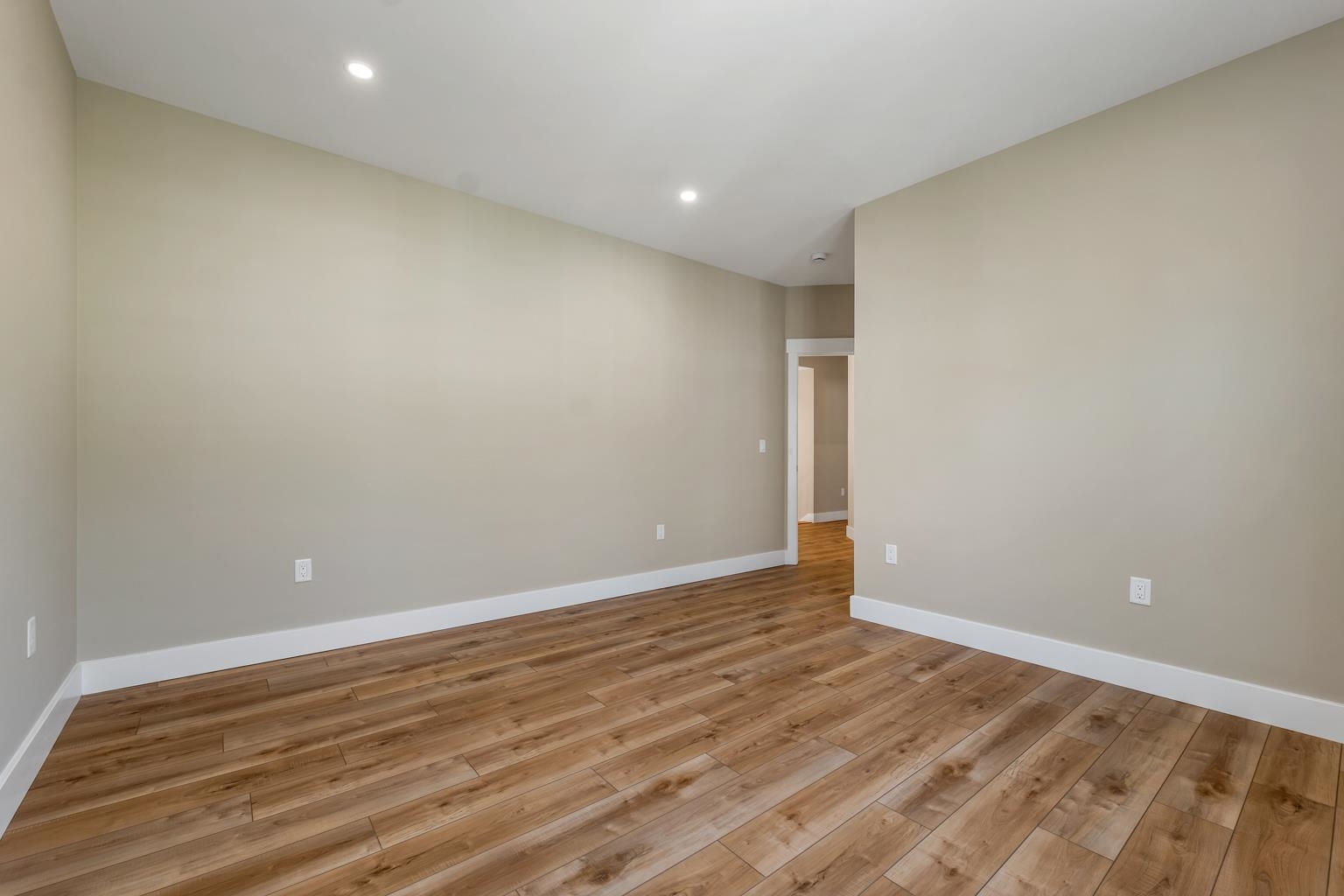 Laconia, New Hampshire, 03246, United States, 3 Bedrooms Bedrooms, ,3 BathroomsBathrooms,Residential,For Sale,1932606