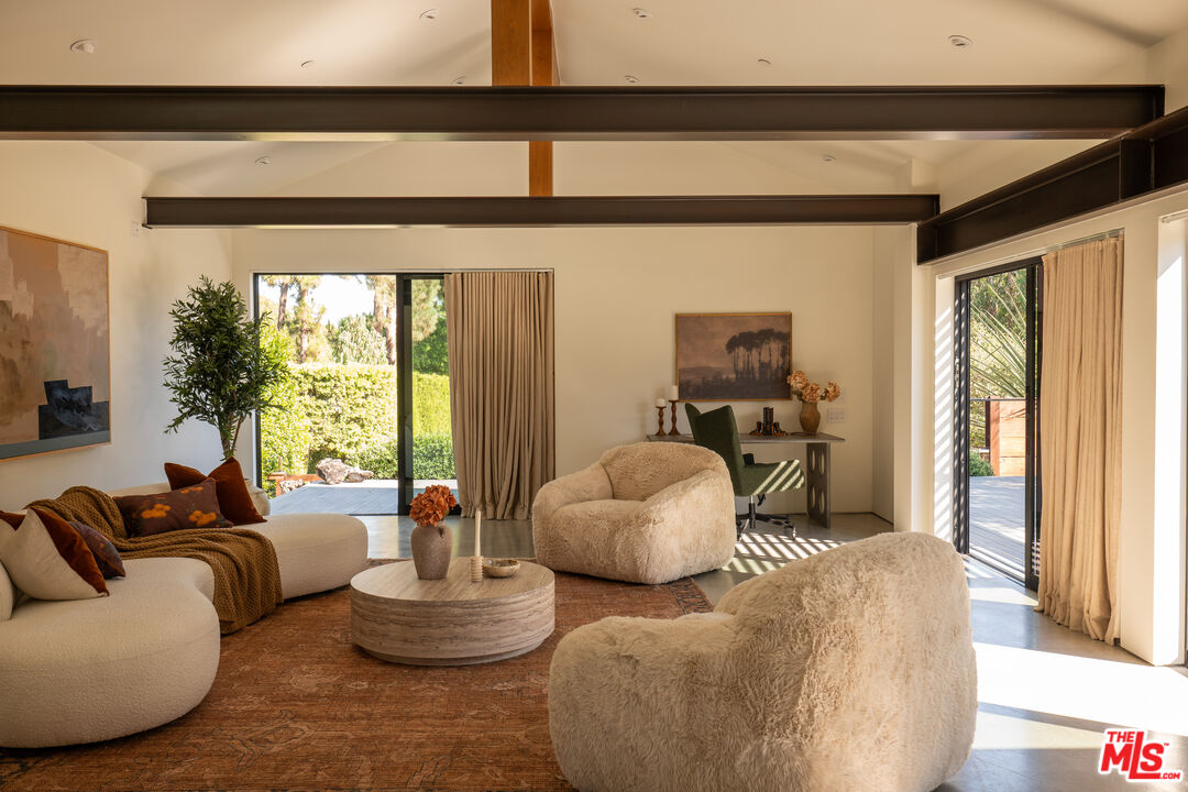 Malibu, California, 90265, United States, 5 Bedrooms Bedrooms, ,5 BathroomsBathrooms,Residential,For Sale,1918690