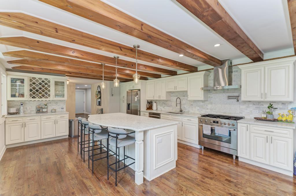 Bensenville, Illinois, 60106, United States, 4 Bedrooms Bedrooms, ,3 BathroomsBathrooms,Residential,For Sale,1910503