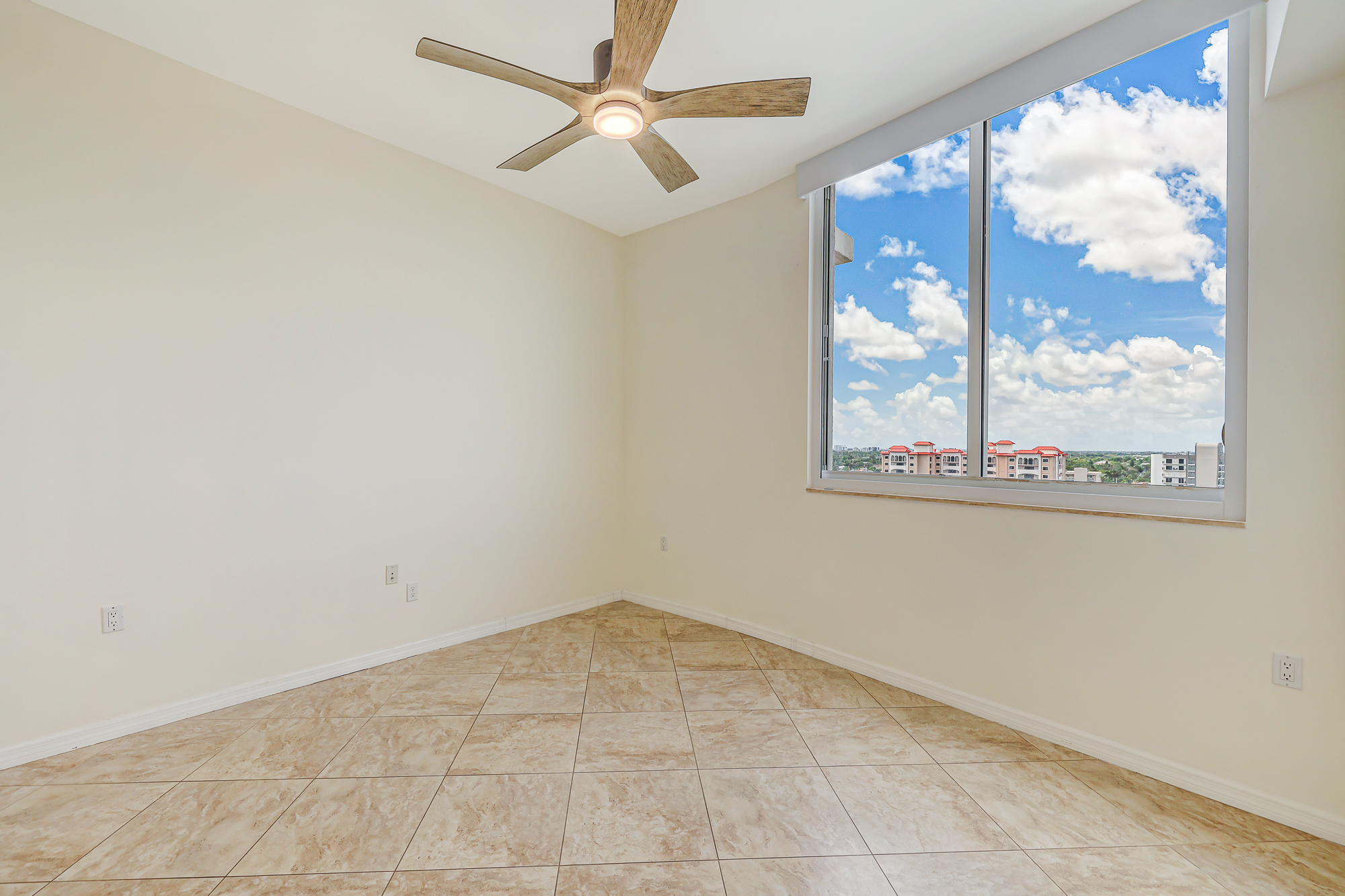  704 N Ocean Blvd, Pompano Beach, FL, 33062 - 物件實景