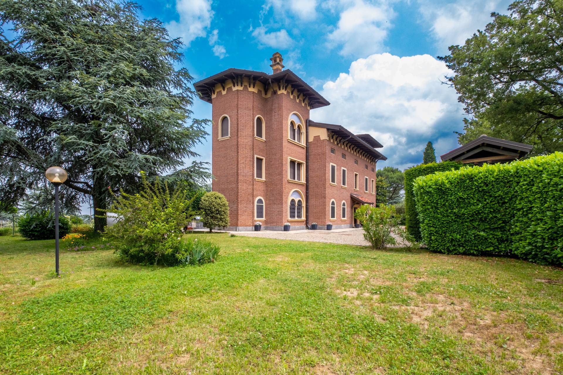 Valenza, Alessandria, 15048, IT, 12 Bedrooms Bedrooms, ,12 BathroomsBathrooms,Residential,For Sale,1849836