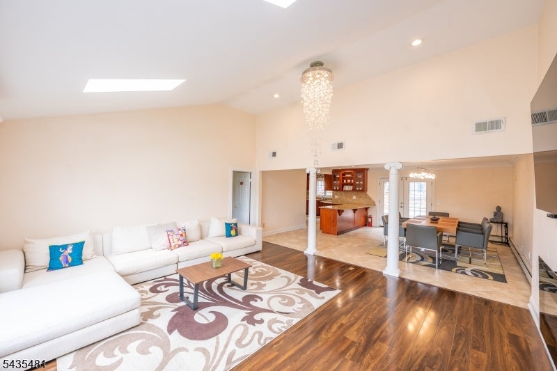 Wayne Twp., New Jersey, 07470, United States, 4 Bedrooms Bedrooms, ,3 BathroomsBathrooms,Residential,For Sale,2049437