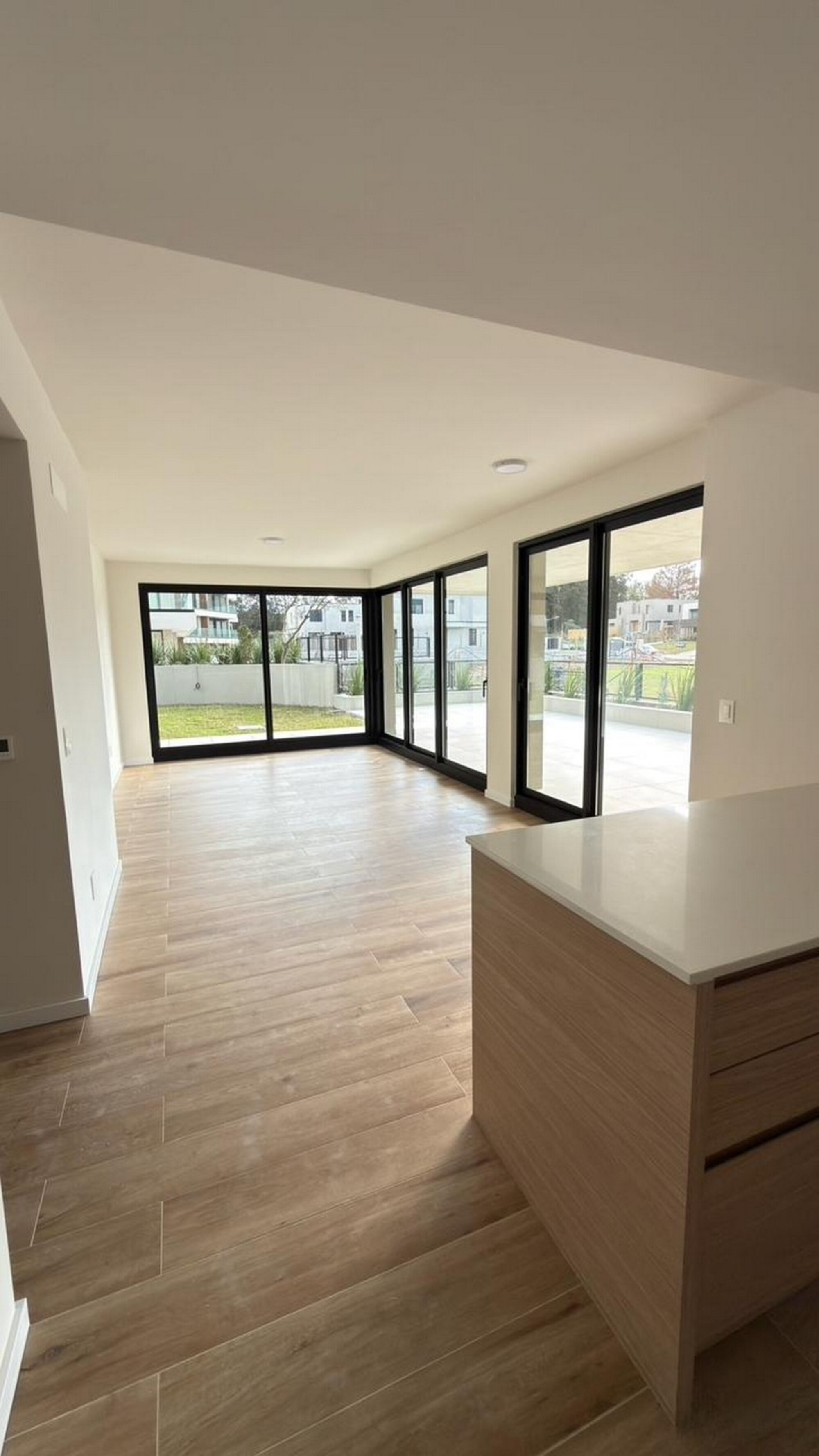  Elegant Garden Apartment in Barrio Parques - 物件實景