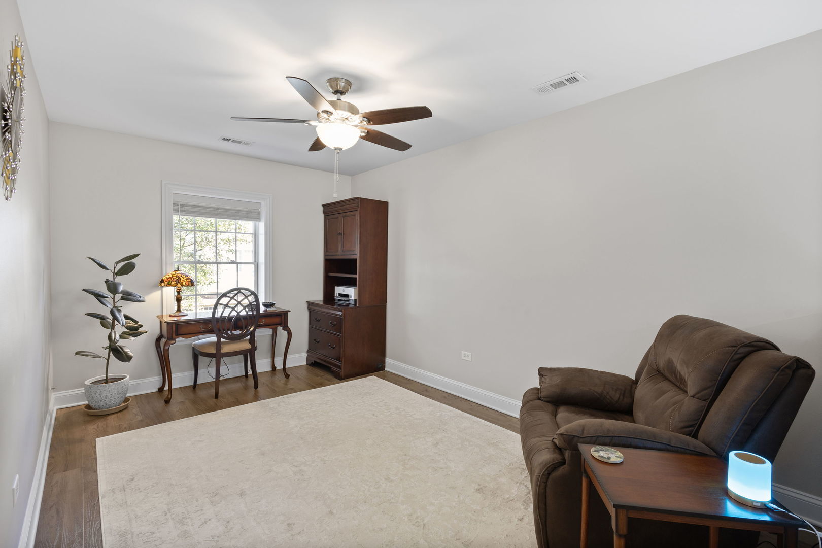 Westmont, Illinois, 60559, United States, 3 Bedrooms Bedrooms, ,4 BathroomsBathrooms,Residential,For Sale,1950669