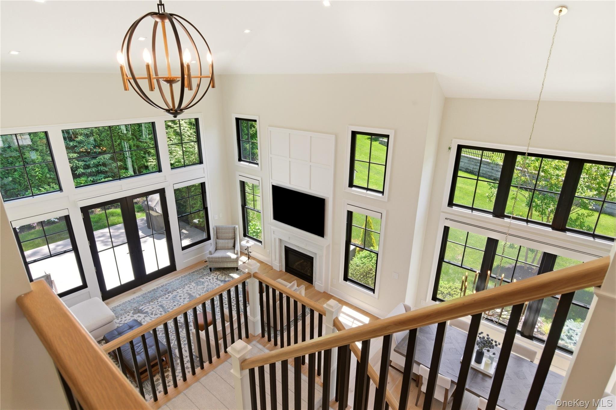  102 Three Ponds Lane E, Woodbury, NY, 11797 - 物件實景