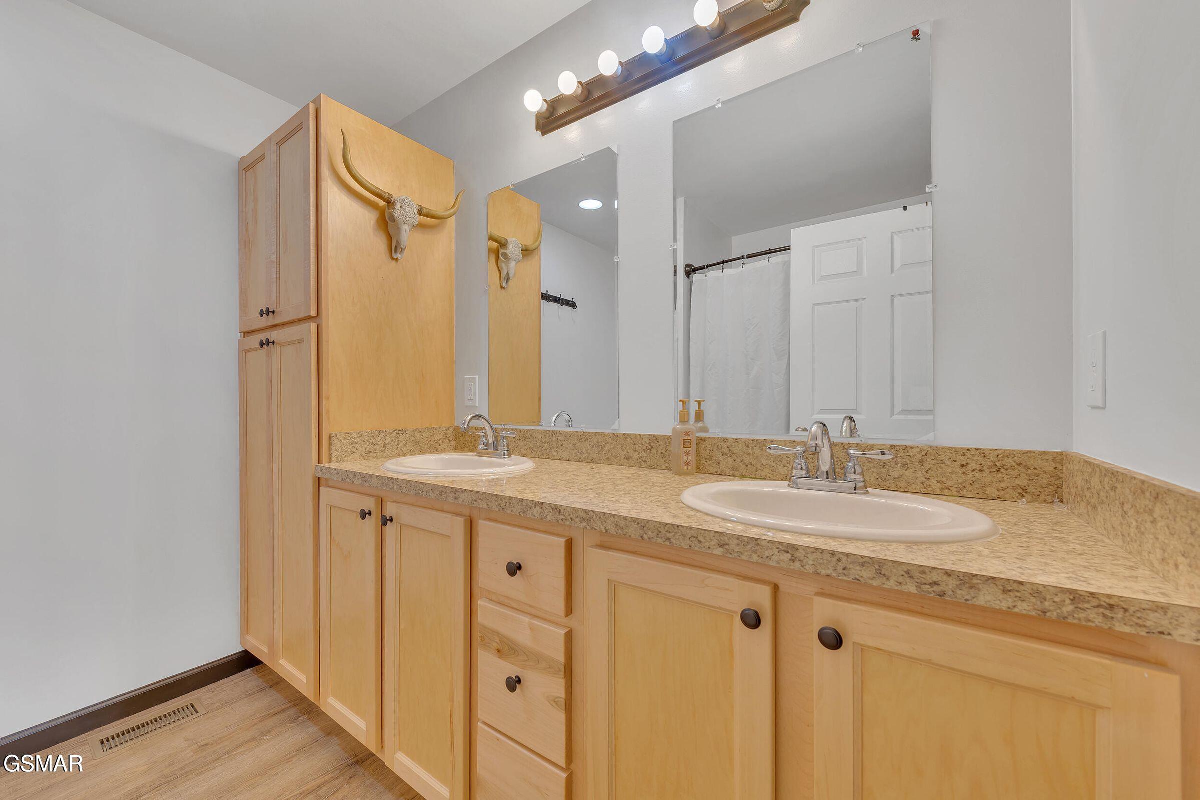 Bybee, Tennessee, 37713, United States, 4 Bedrooms Bedrooms, ,2 BathroomsBathrooms,Residential,For Sale,1980486