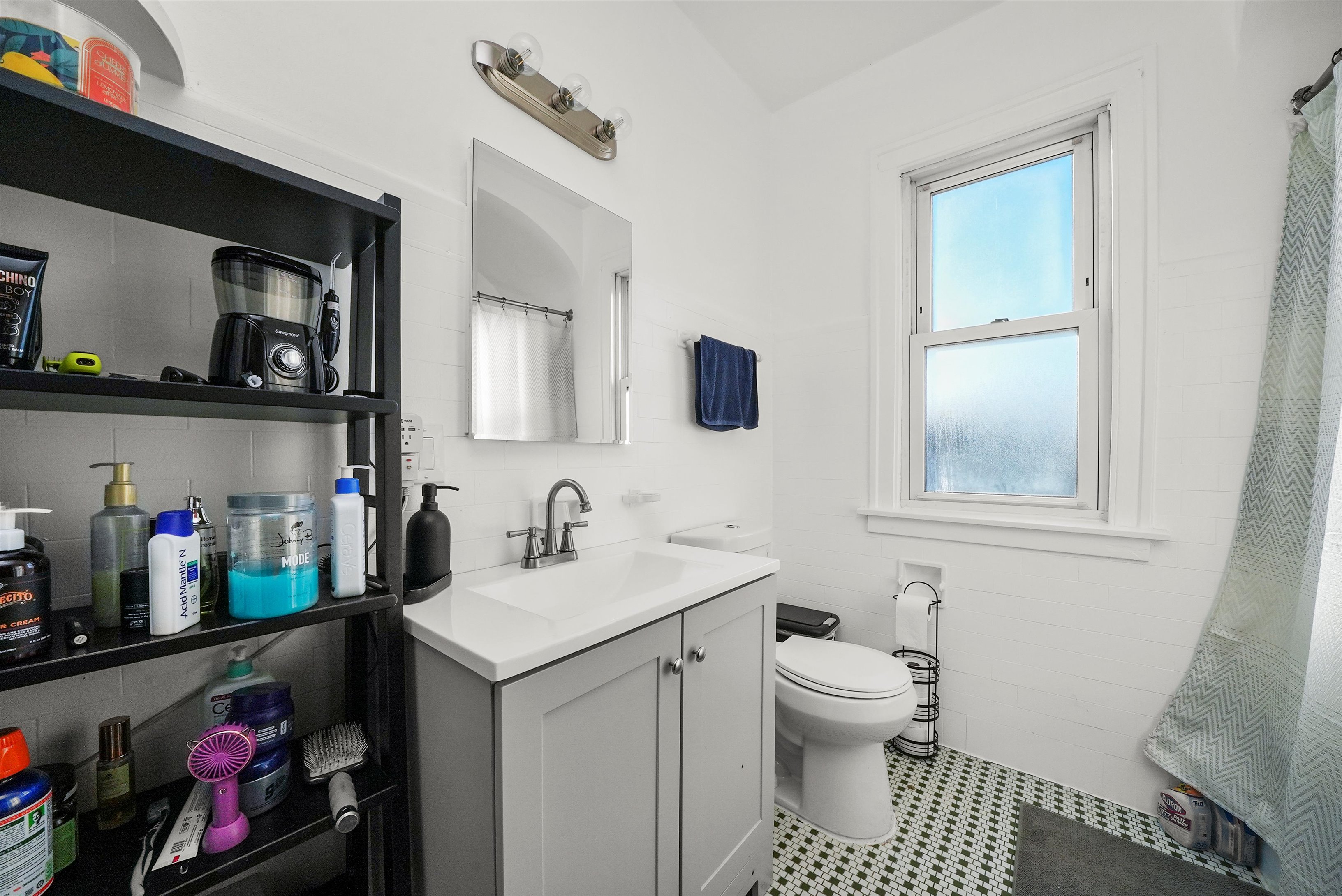 Chicago, Illinois, 60639, United States, 8 Bedrooms Bedrooms, ,3 BathroomsBathrooms,Residential,For Sale,1986101