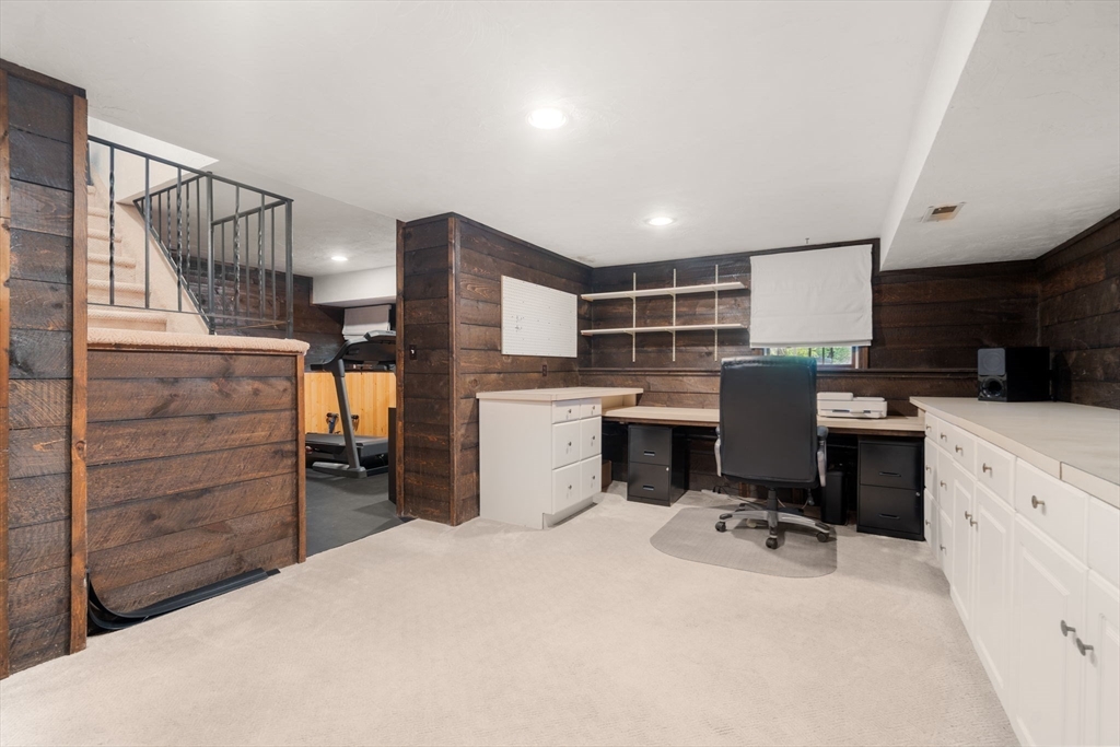 Marlborough, Massachusetts, 01752, United States, 4 Bedrooms Bedrooms, ,Residential,For Sale,1987097