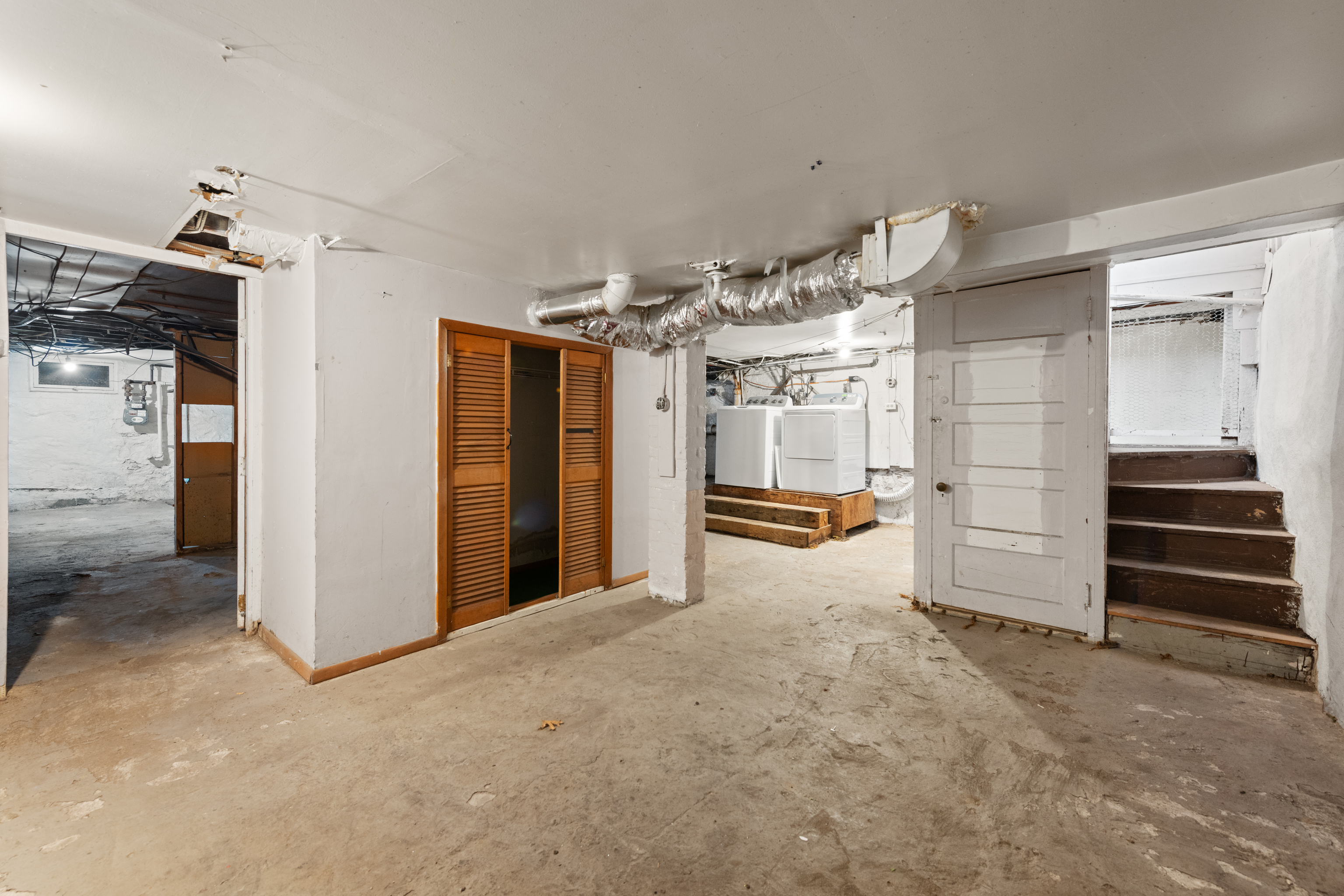 West Haven, Connecticut, 06516, United States, 5 Bedrooms Bedrooms, ,4 BathroomsBathrooms,Residential,For Sale,1991018