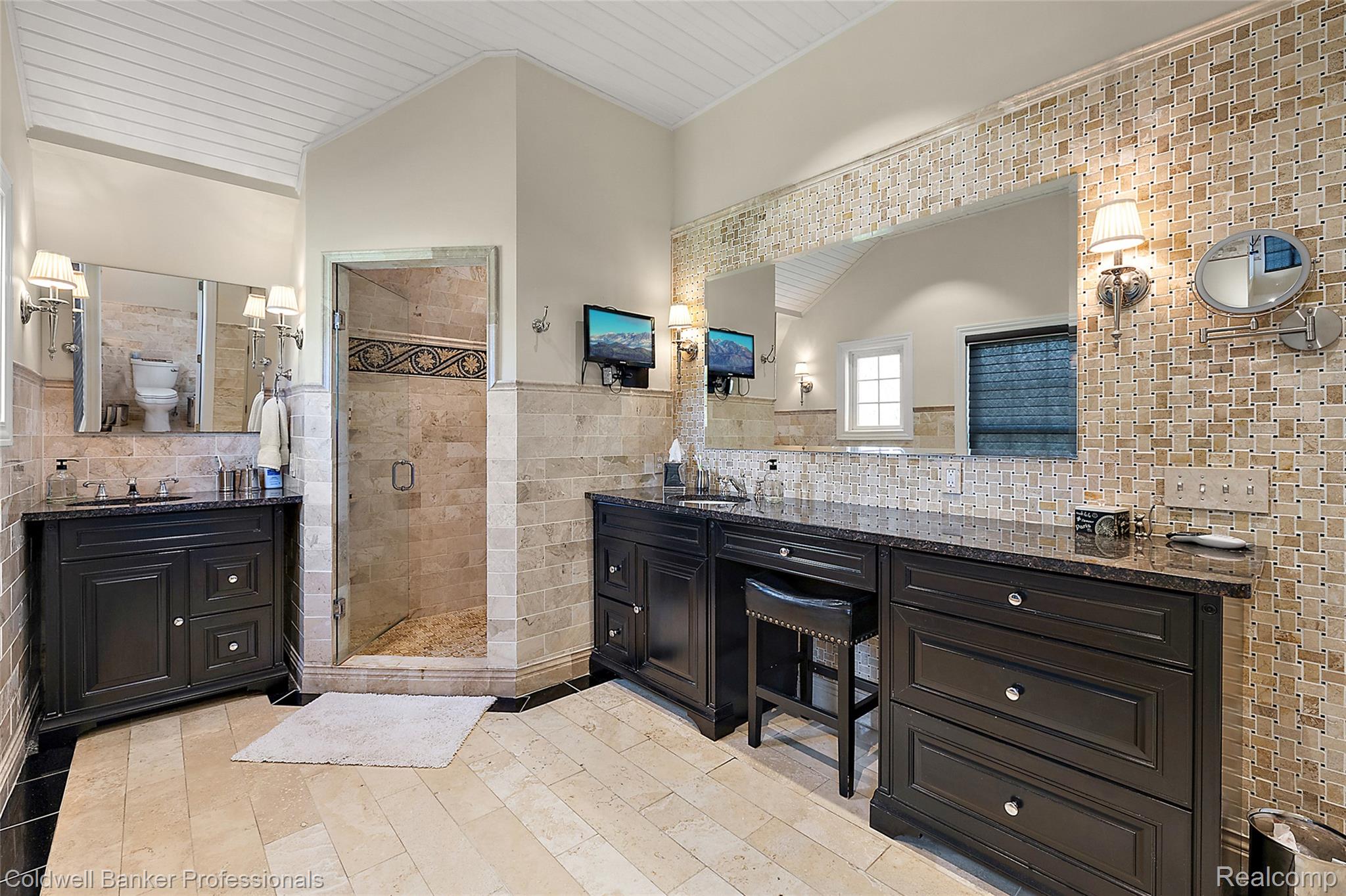 Lapeer, Michigan, 48446, United States, 3 Bedrooms Bedrooms, ,3 BathroomsBathrooms,Residential,For Sale,1907638