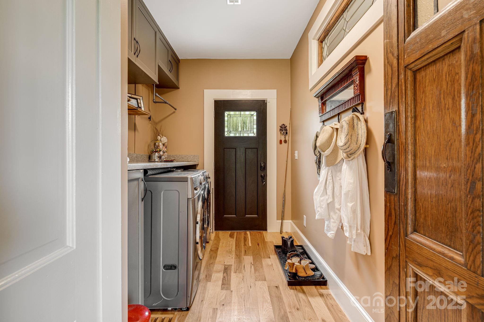 Asheville, North Carolina, 28804, United States, 3 Bedrooms Bedrooms, ,2 BathroomsBathrooms,Residential,For Sale,1916392