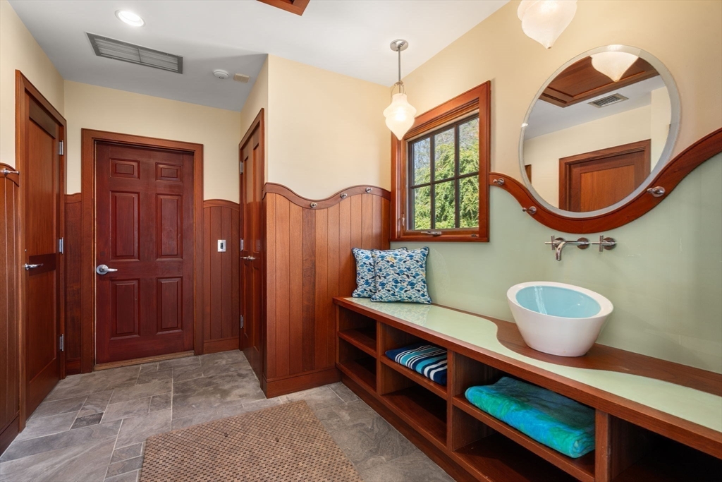 Beverly, Massachusetts, 01915, United States, 5 Bedrooms Bedrooms, ,8 BathroomsBathrooms,Residential,For Sale,1784465