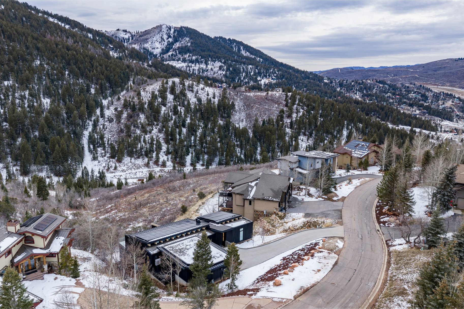  One-of-a-Kind Modern Pinebrook Residence - 物件實景