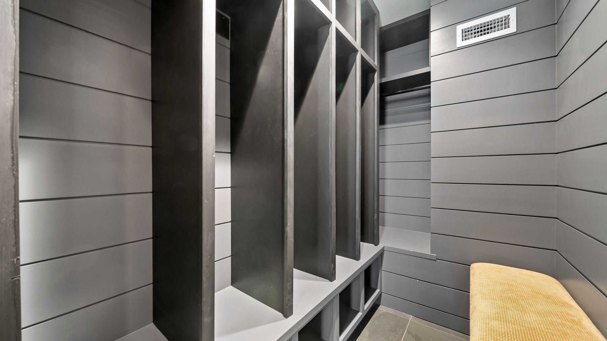 Truckee, California, 96161, United States, 4 Bedrooms Bedrooms, ,4 BathroomsBathrooms,Residential,For Sale,1999029