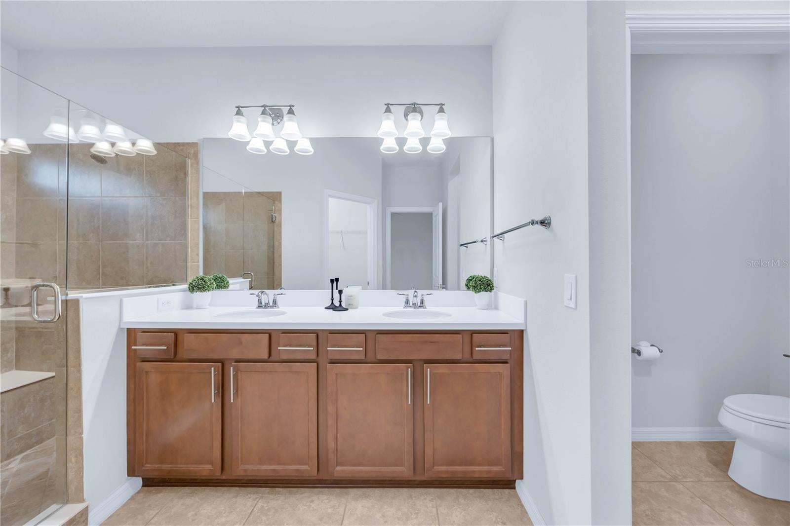 WINTER GARDEN, Florida, 34787, United States, 4 Bedrooms Bedrooms, ,3 BathroomsBathrooms,Residential,For Sale,1993845