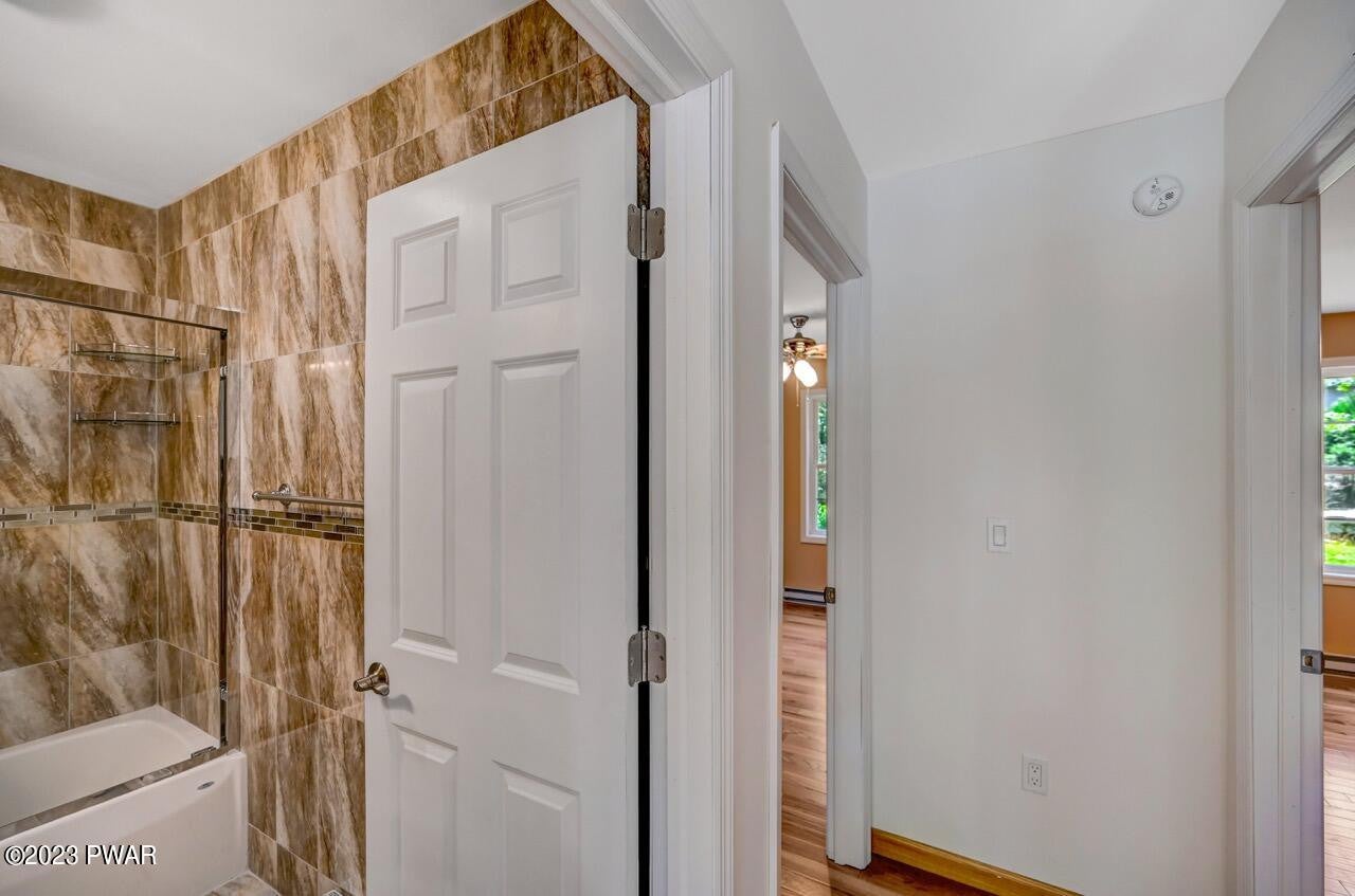 Lake Ariel, Pennsylvania, 18436, United States, 4 Bedrooms Bedrooms, ,4 BathroomsBathrooms,Residential,For Sale,2010728