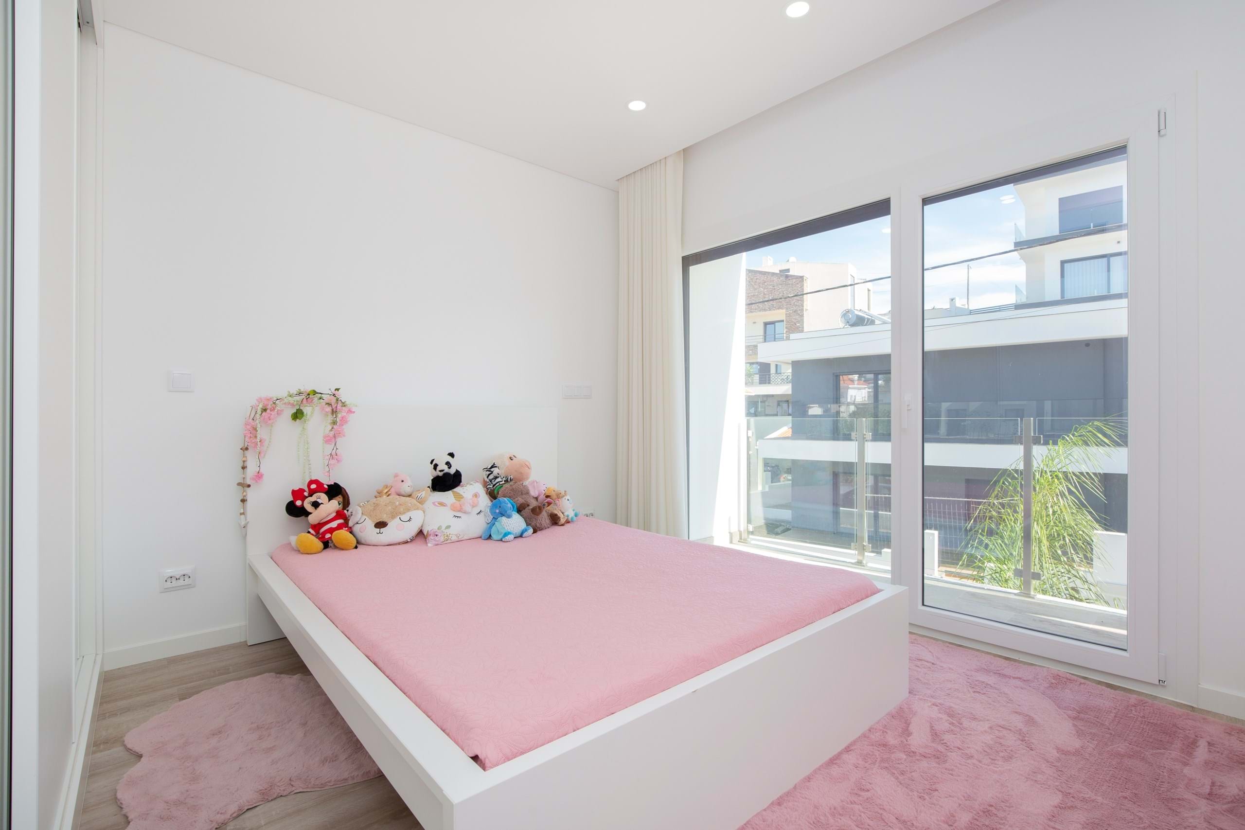 Almada, Setúbal, 2820-638, PT, 4 Bedrooms Bedrooms, ,2 BathroomsBathrooms,Residential,For Sale,1699362