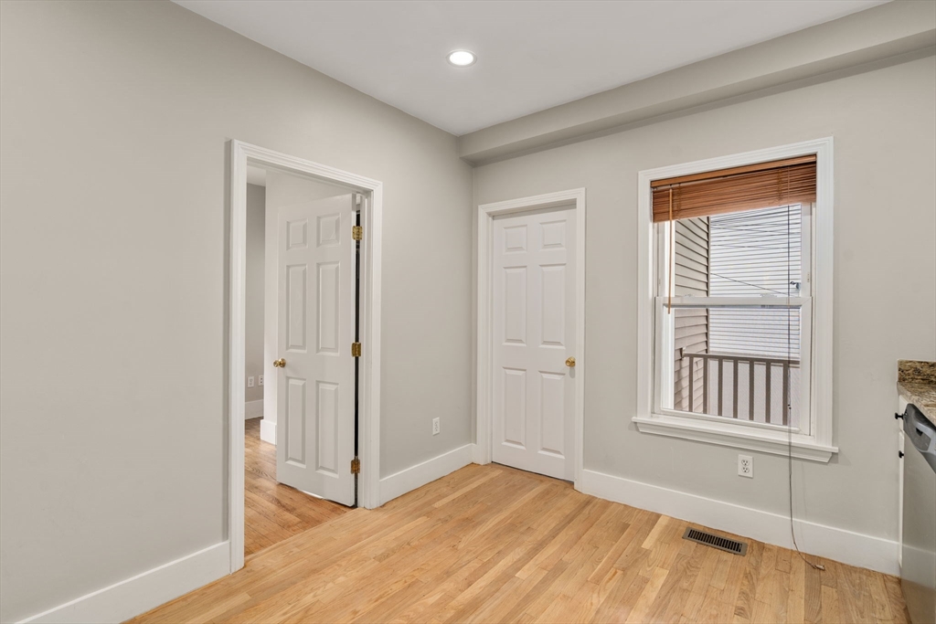 Watertown, Massachusetts, 02472, United States, 2 Bedrooms Bedrooms, ,1 BathroomBathrooms,Residential,For Sale,1940612