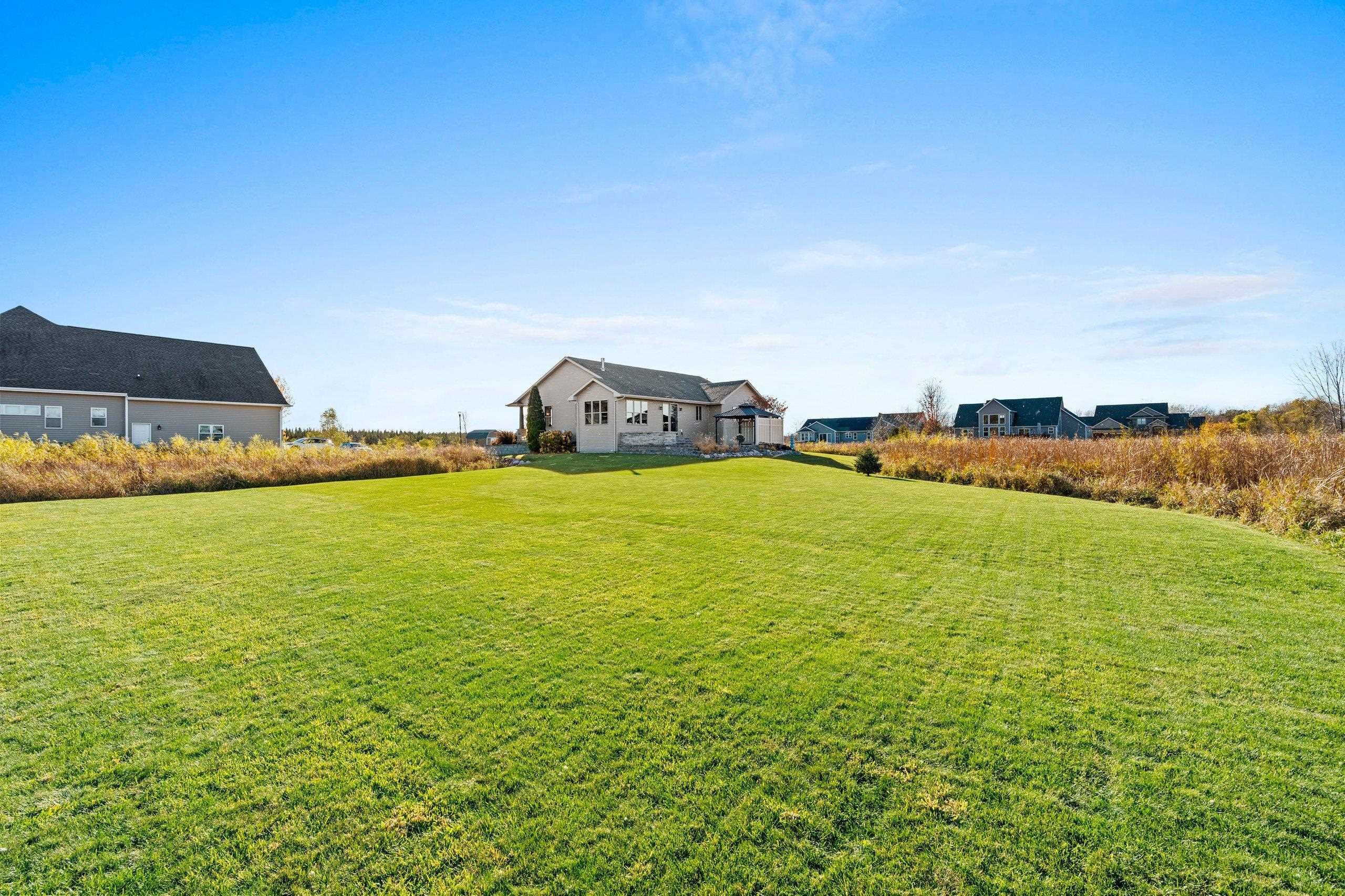 NEENAH, Wisconsin, 54956, United States, 3 Bedrooms Bedrooms, ,3 BathroomsBathrooms,Residential,For Sale,1986561