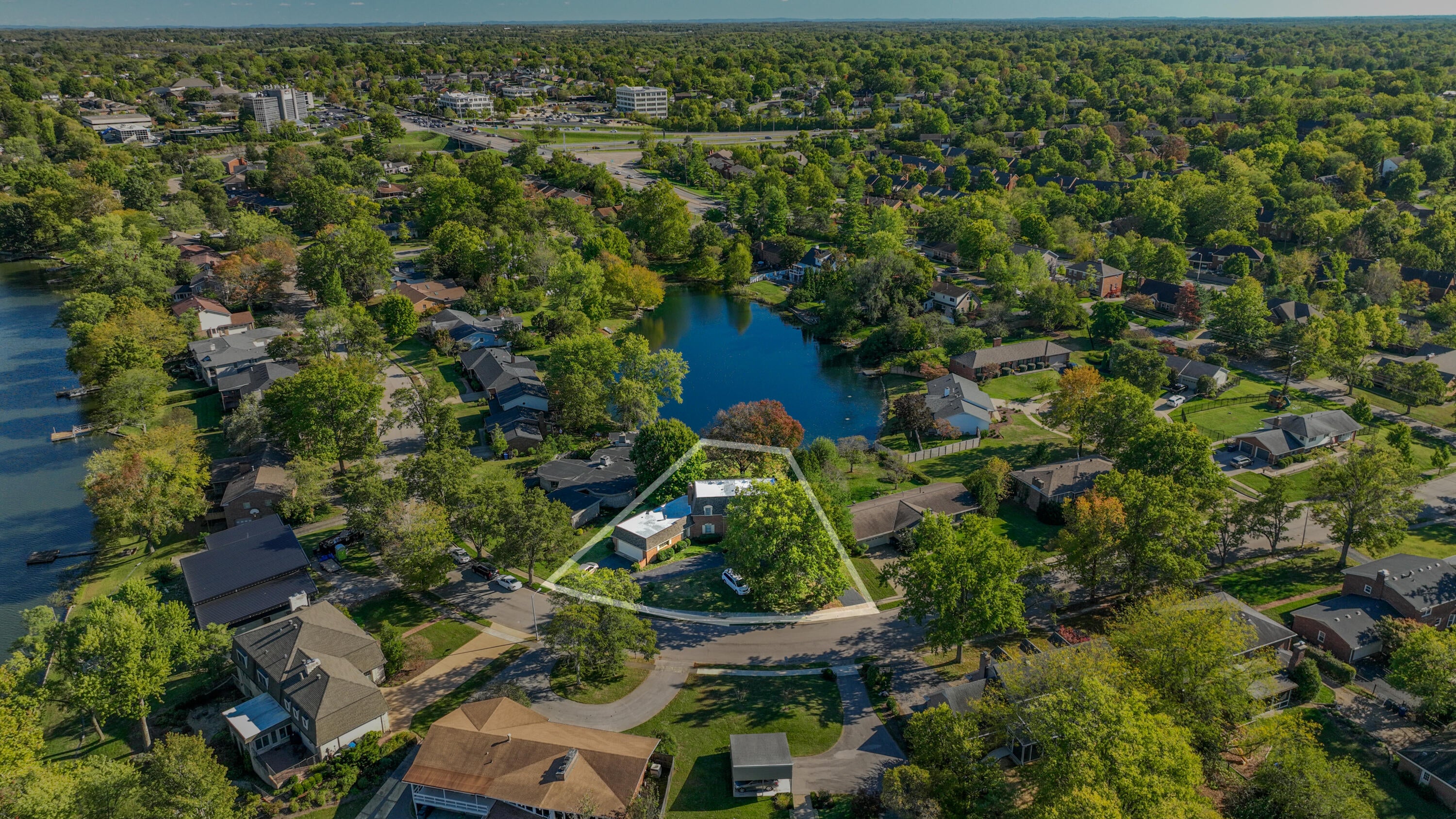 Lexington, Kentucky, 40502, United States, 4 Bedrooms Bedrooms, ,4 BathroomsBathrooms,Residential,For Sale,1976316