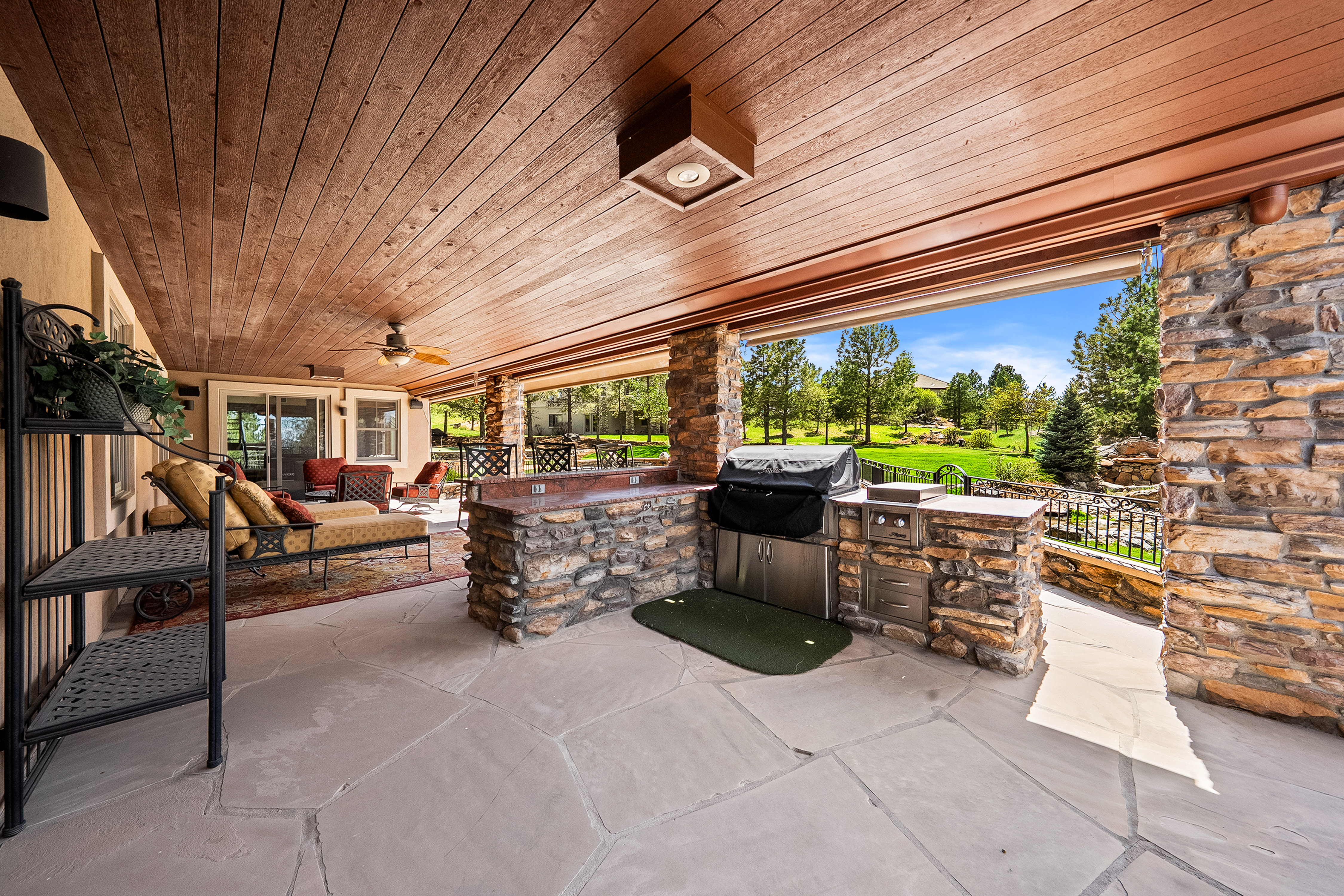  Exceptional ranch-style home in the prestigious gated golf course community - 物件實景