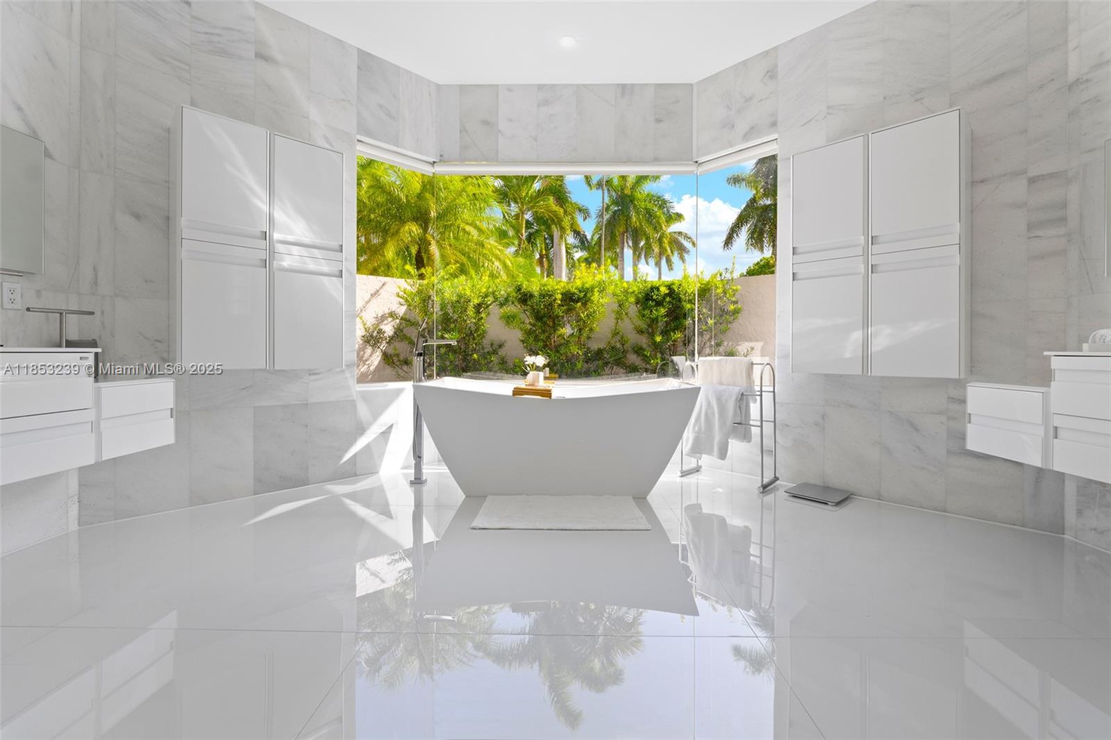 Weston, Florida, 33327, United States, 5 Bedrooms Bedrooms, ,6 BathroomsBathrooms,Residential,For Sale,1919791