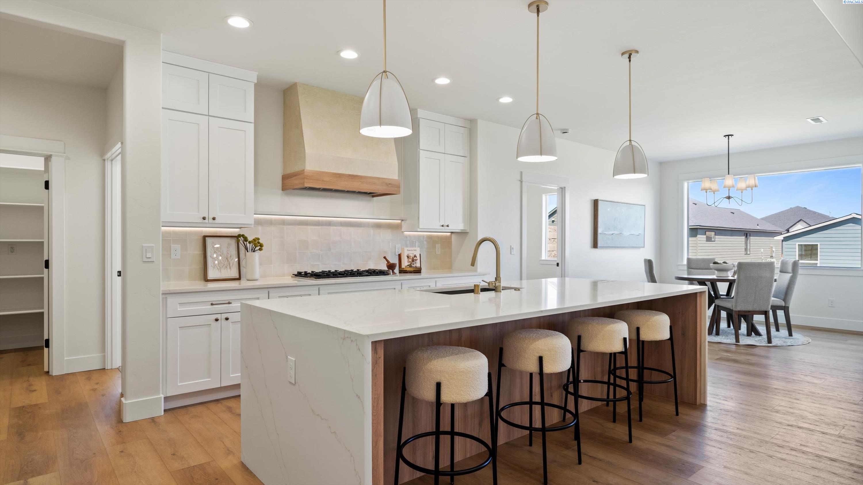 Richland, Washington, 99352, United States, 4 Bedrooms Bedrooms, ,3 BathroomsBathrooms,Residential,For Sale,1996125