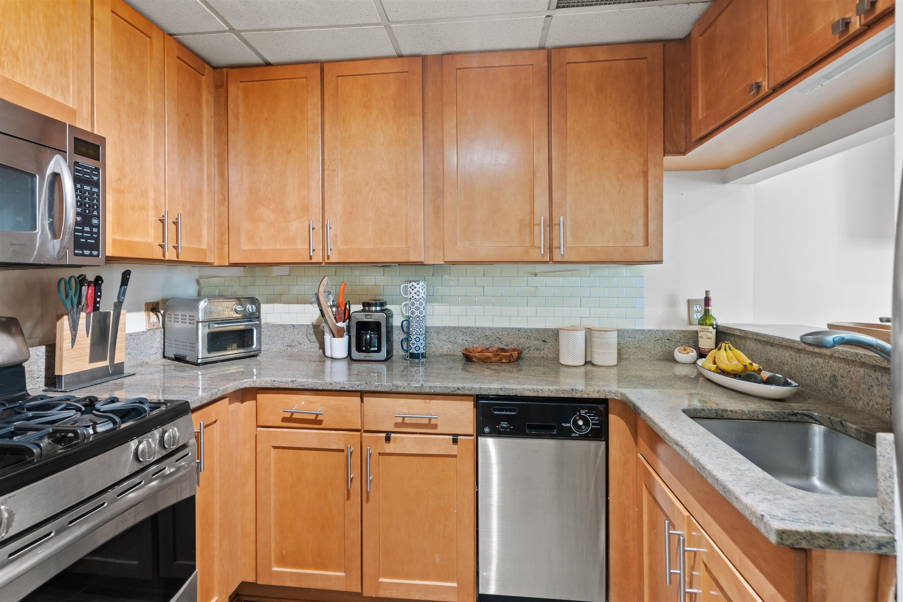 Jersey City, New Jersey, 07302, United States, 2 Bedrooms Bedrooms, ,2 BathroomsBathrooms,Residential,For Sale,1927516